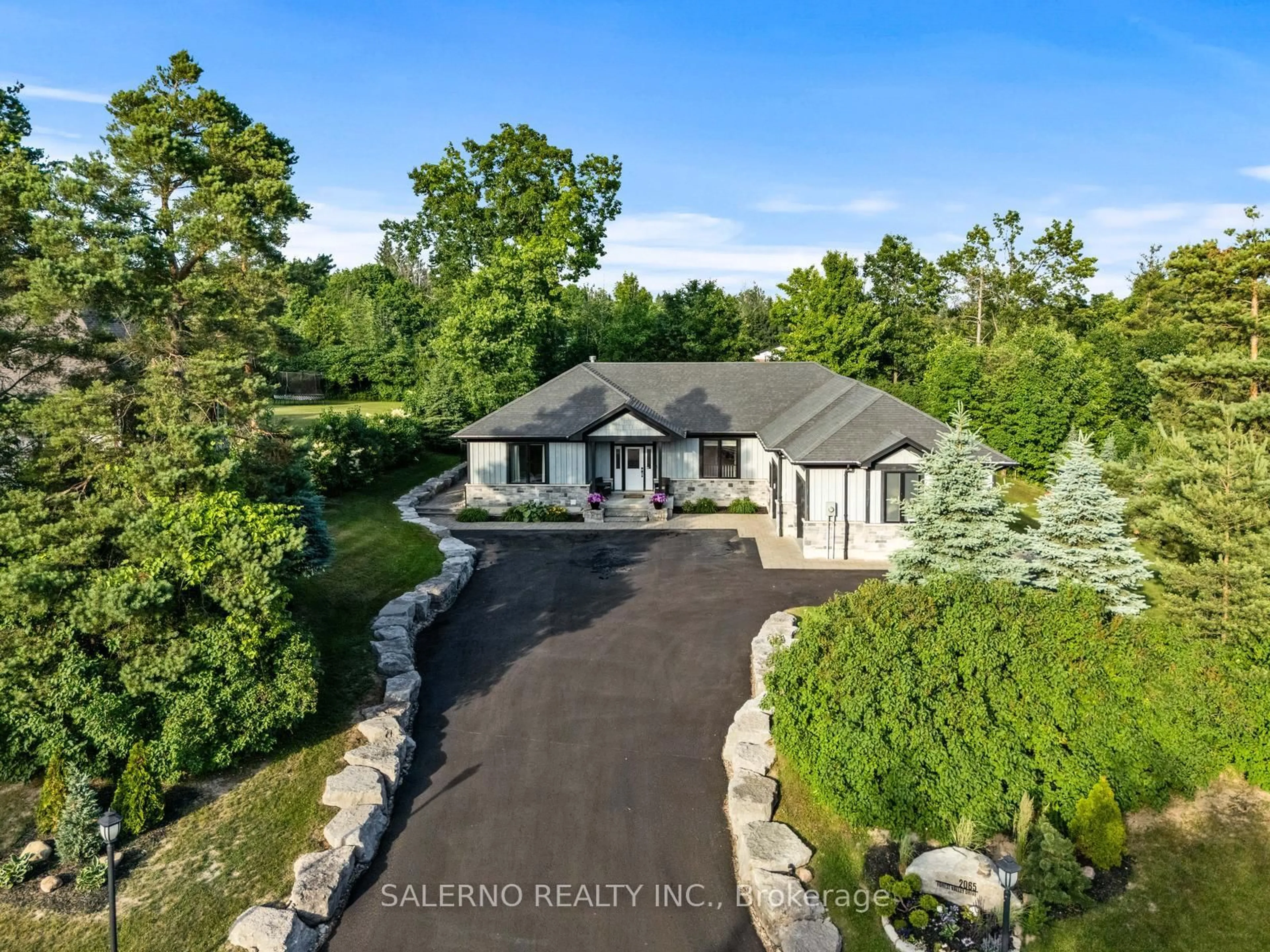 A pic from outside/outdoor area/front of a property/back of a property/a pic from drone, unknown for 2065 Forest Valley Dr, Innisfil Ontario L9S 4A4