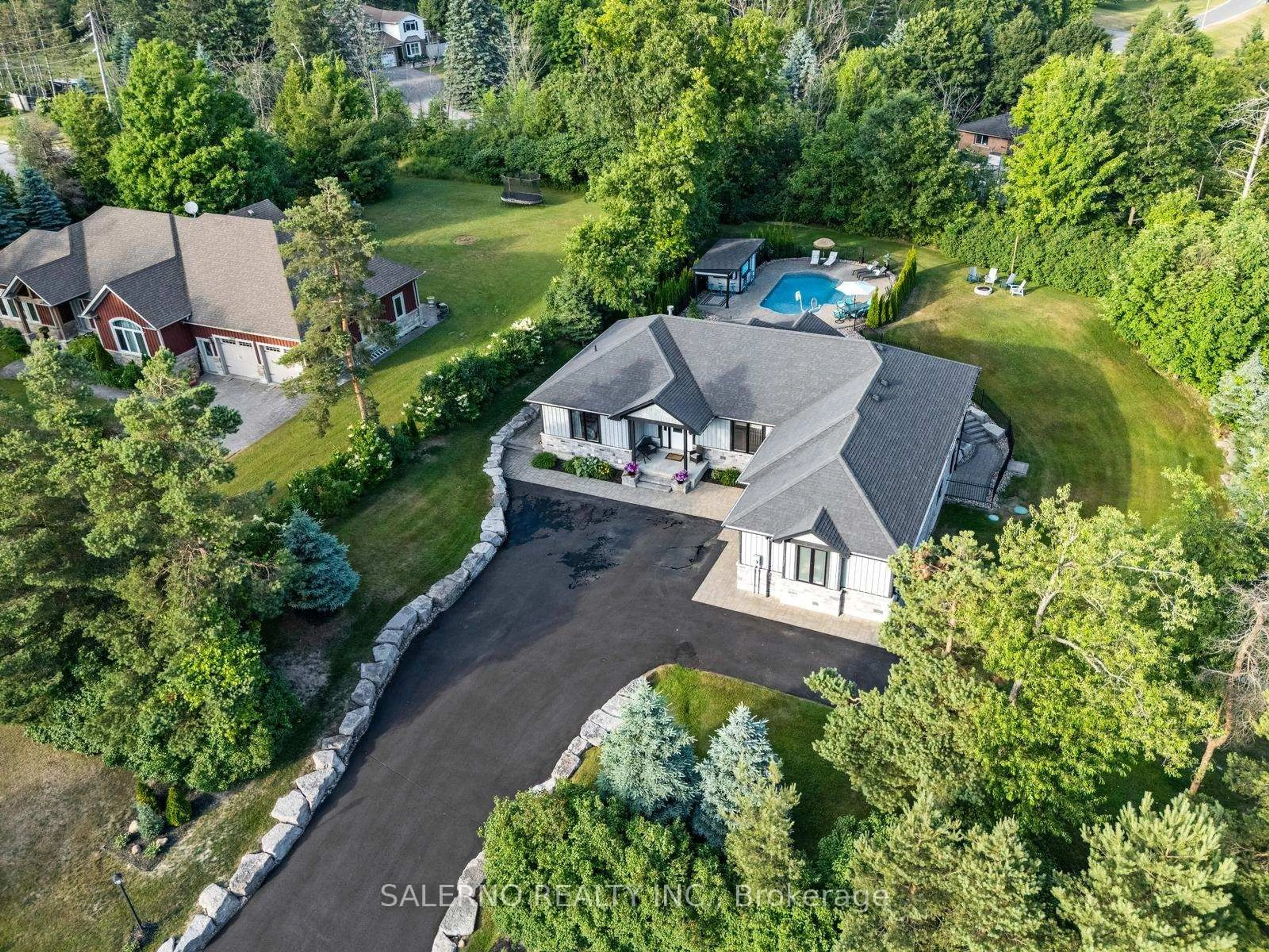 A pic from outside/outdoor area/front of a property/back of a property/a pic from drone, unknown for 2065 Forest Valley Dr, Innisfil Ontario L9S 4A4