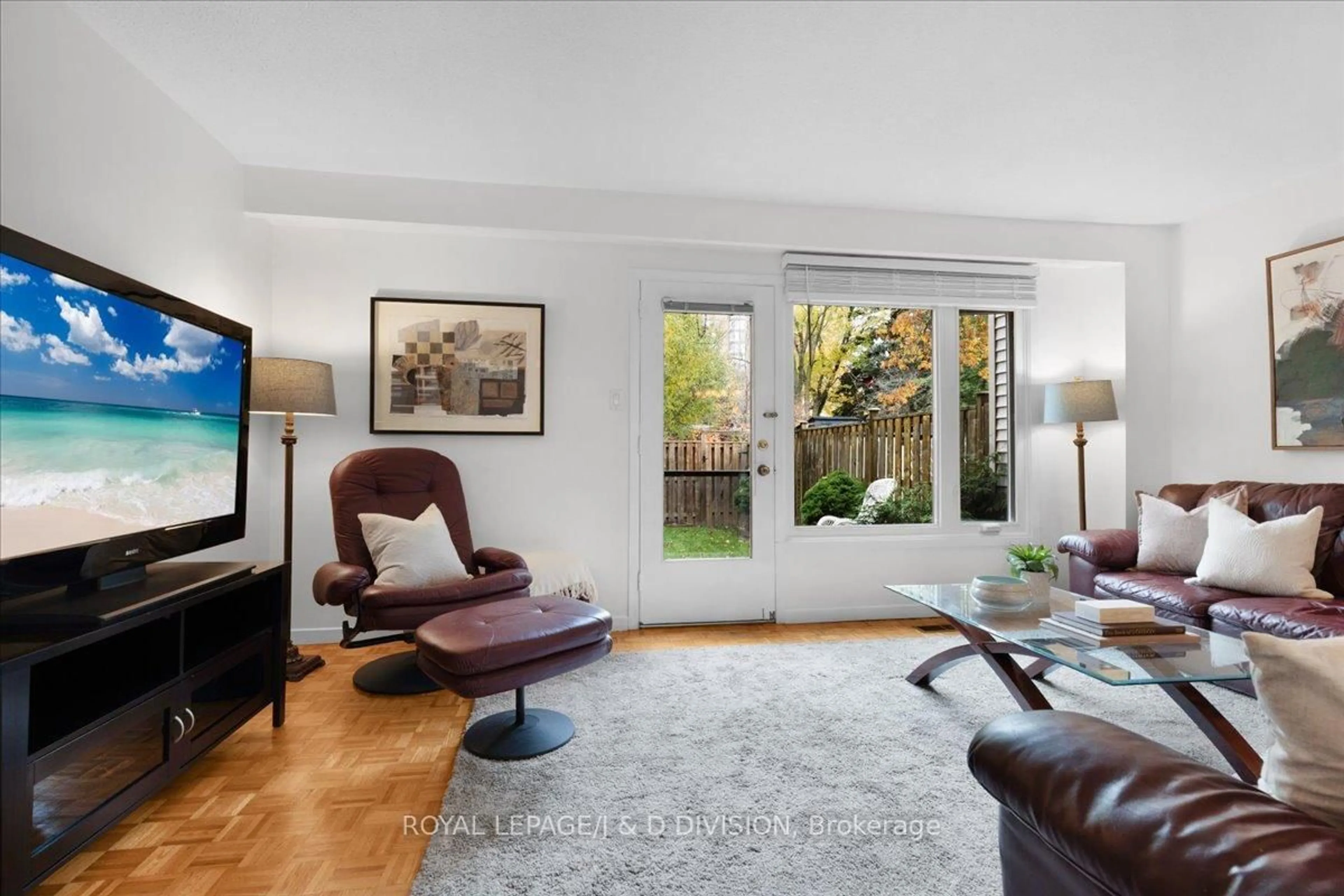 Living room with furniture, unknown for 189 Springhead Gdns #61, Richmond Hill Ontario L4C 5C7