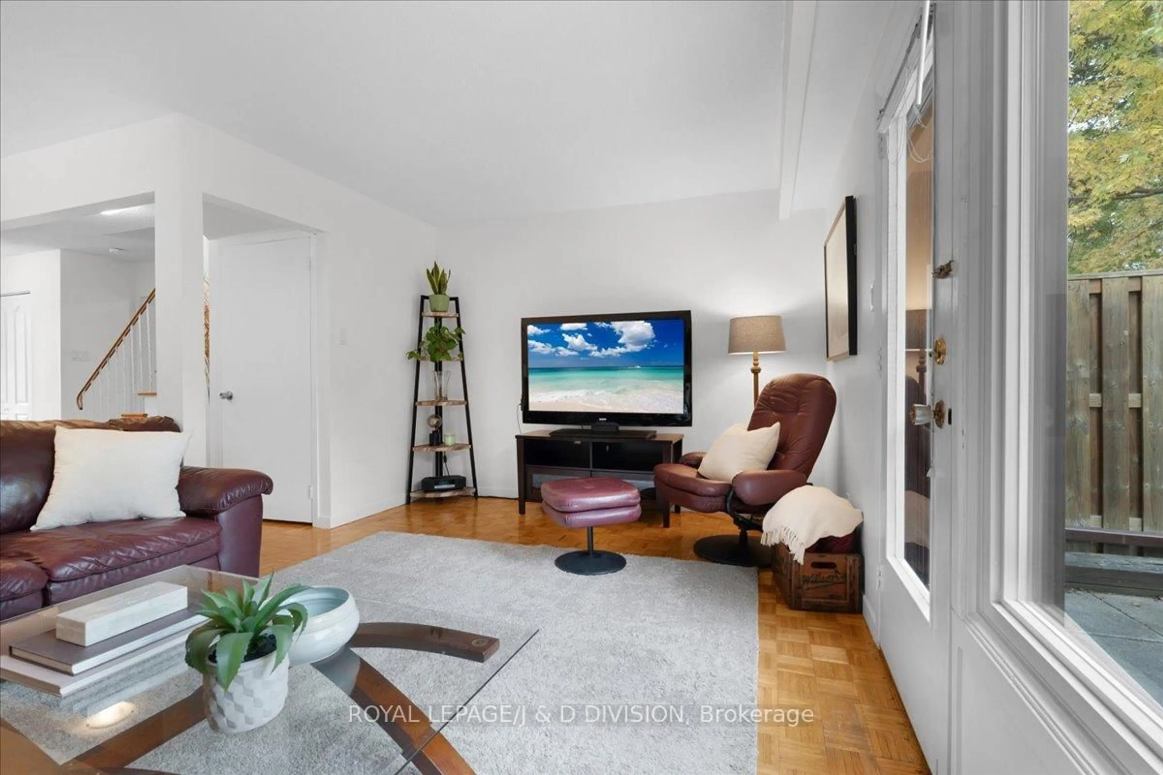 Living room with furniture, unknown for 189 Springhead Gdns #61, Richmond Hill Ontario L4C 5C7