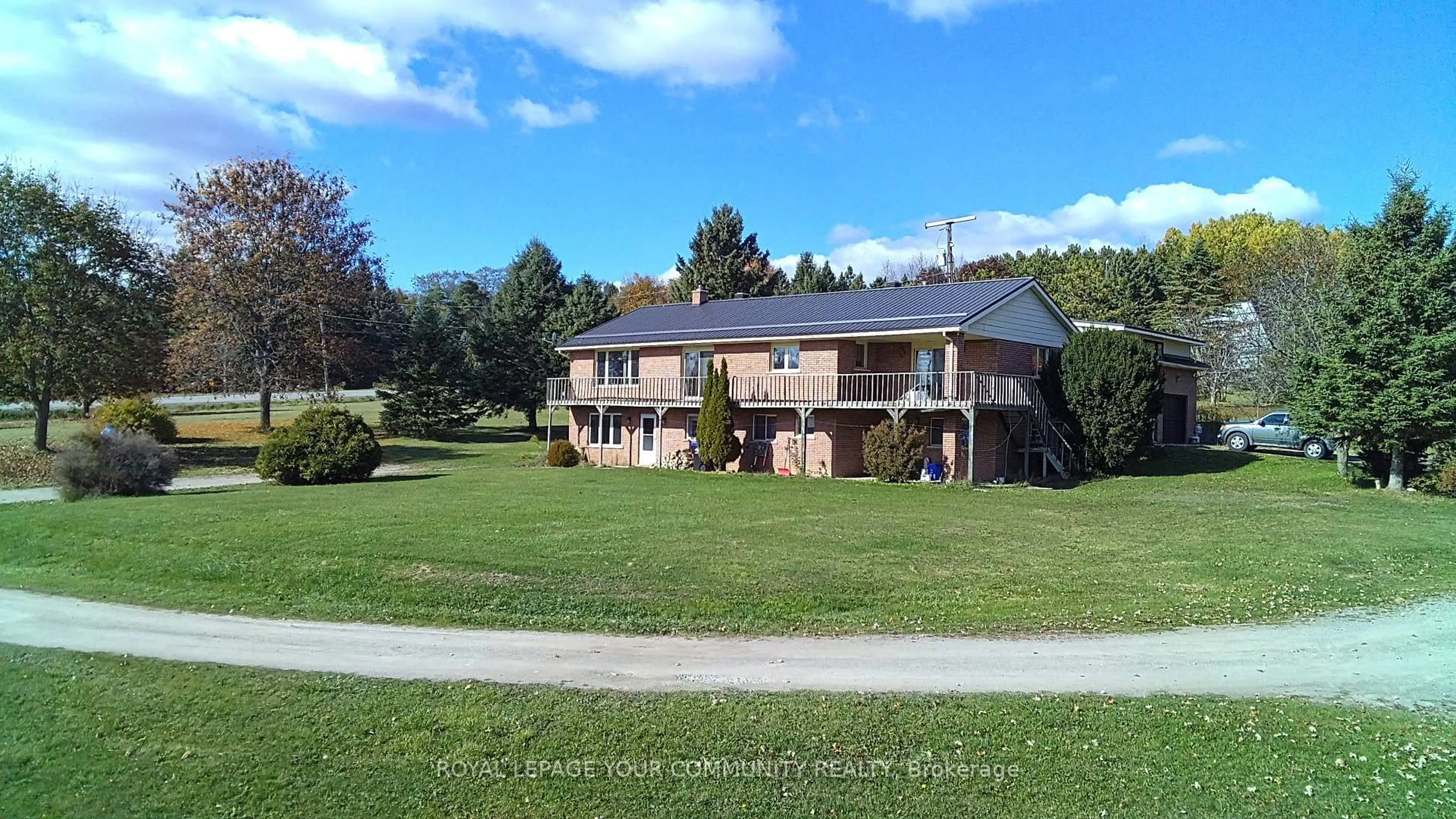 A pic from outside/outdoor area/front of a property/back of a property/a pic from drone, unknown for 1973 10TH Sdrd, New Tecumseth Ontario L3Z 2A4
