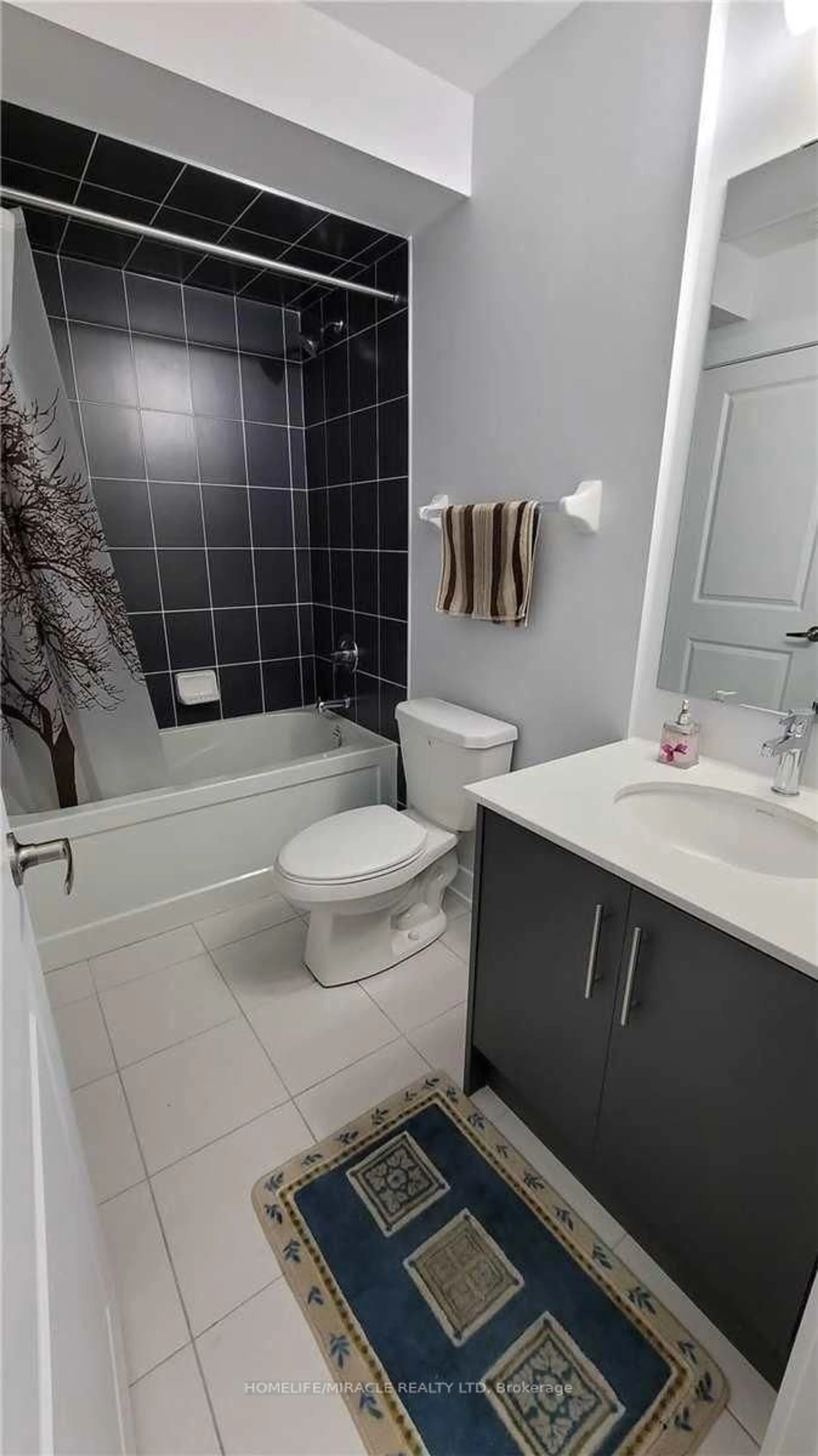 Standard bathroom, ceramic/tile floor for 9580 Islington Ave #135, Vaughan Ontario L4H 5E8