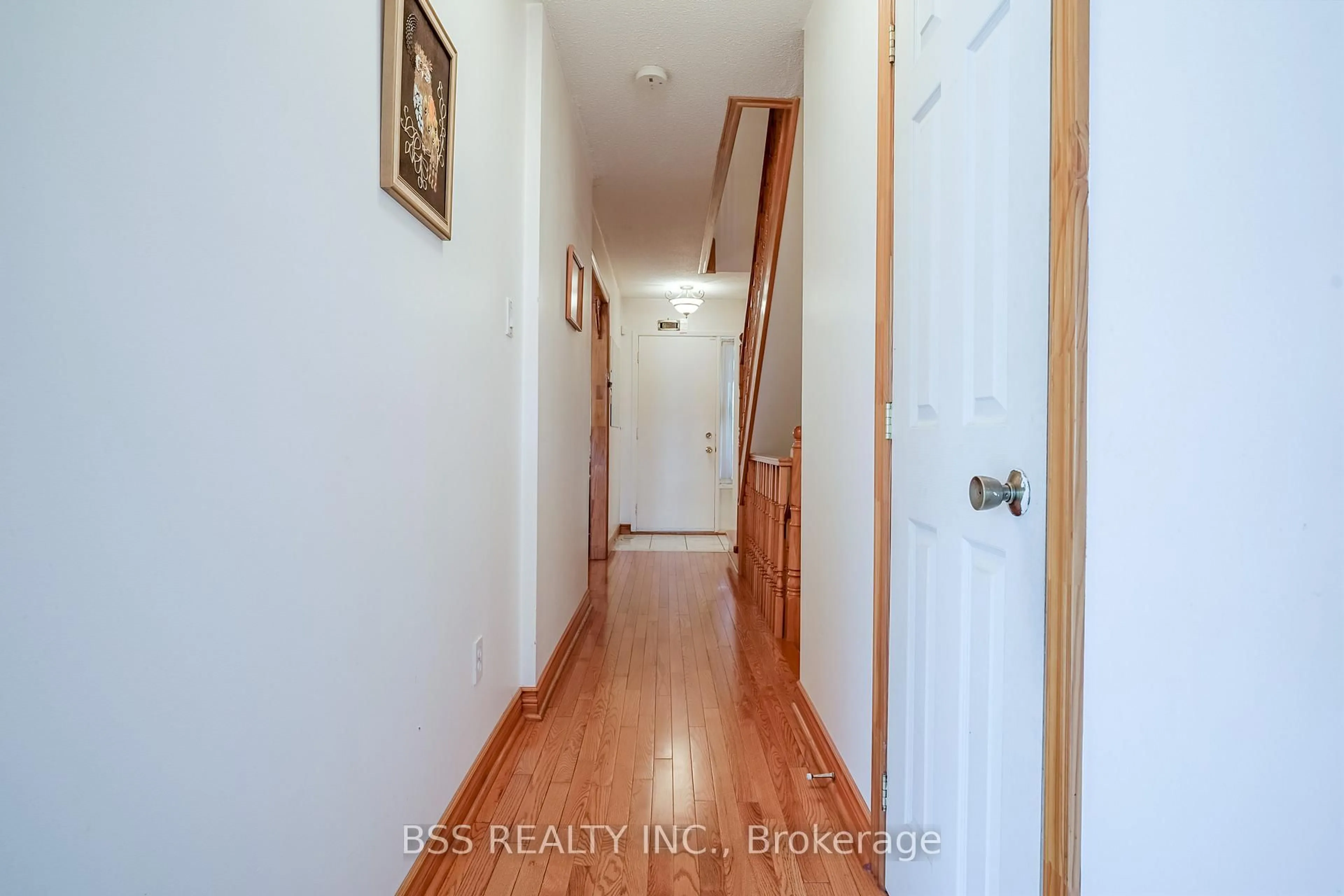 Indoor entryway for 37 Miles Farm Rd, Markham Ontario L3S 2C2