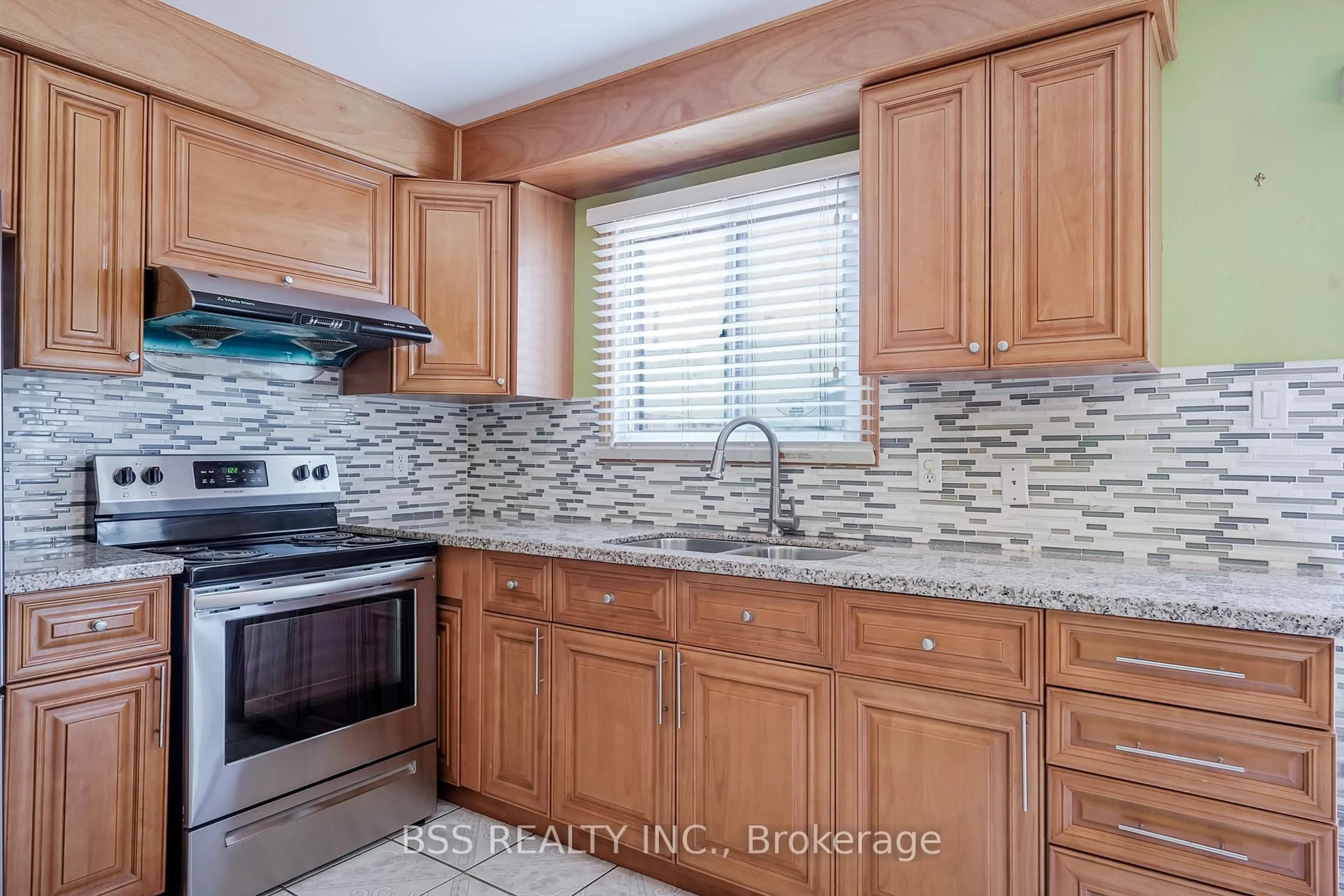 Standard kitchen, unknown for 37 Miles Farm Rd, Markham Ontario L3S 2C2
