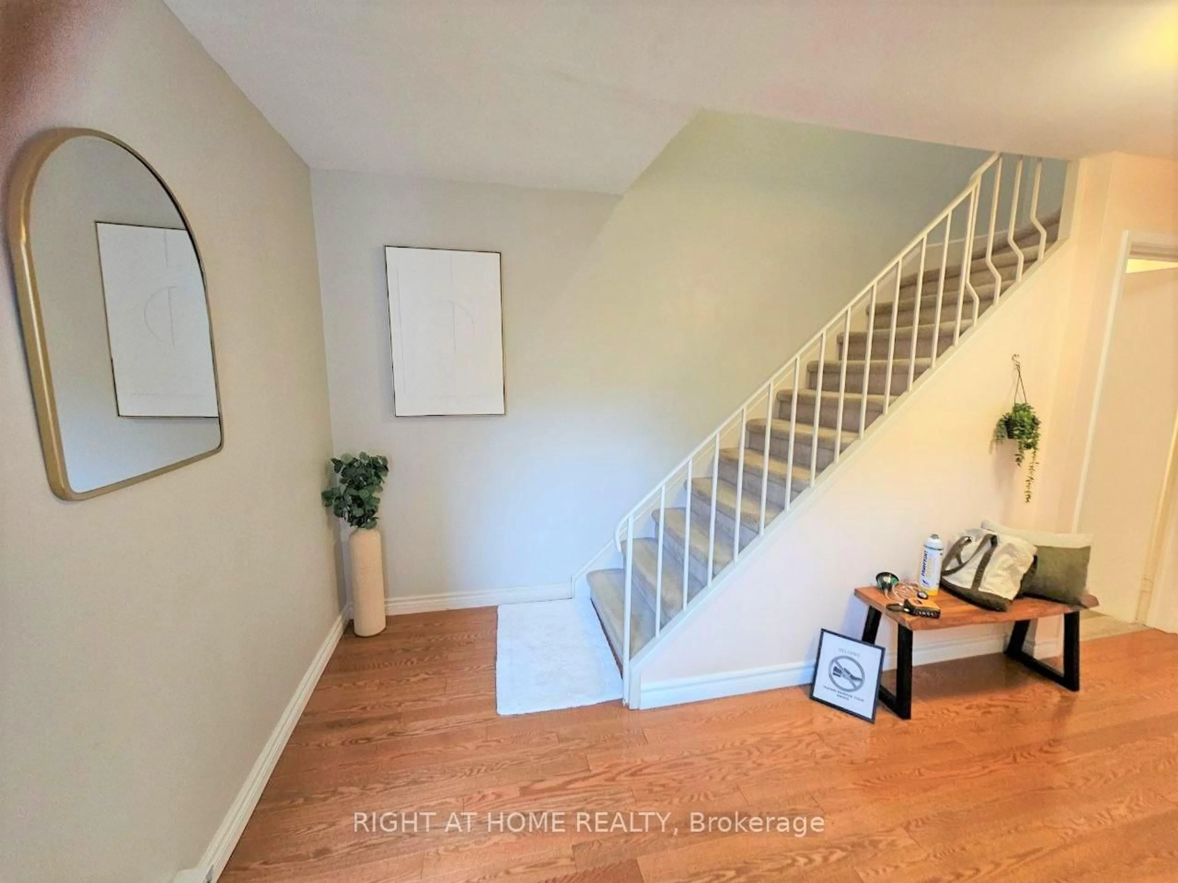 Indoor entryway for 11 Reith Way #405, Markham Ontario L3T 5C6