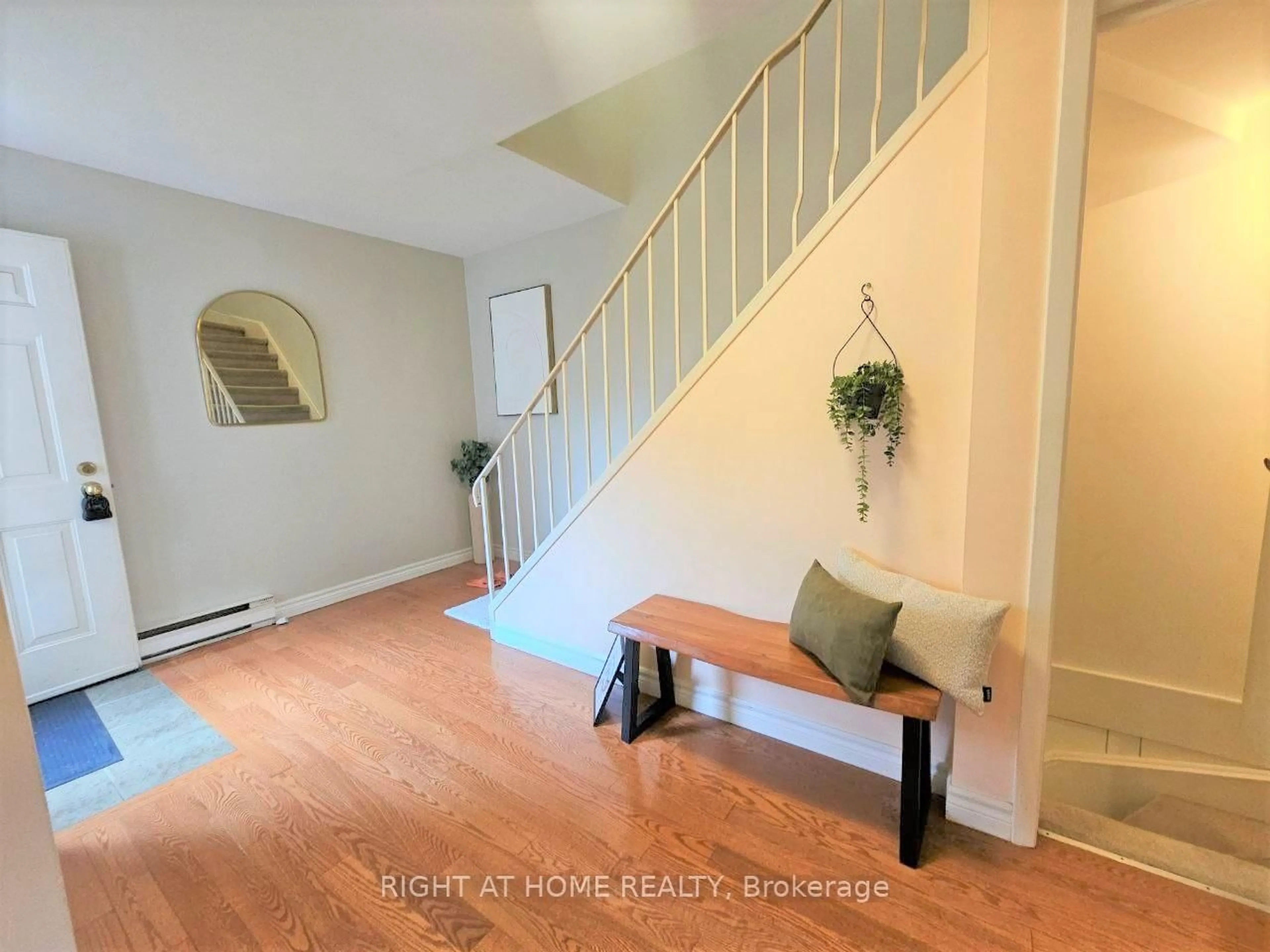 Indoor entryway for 11 Reith Way #405, Markham Ontario L3T 5C6