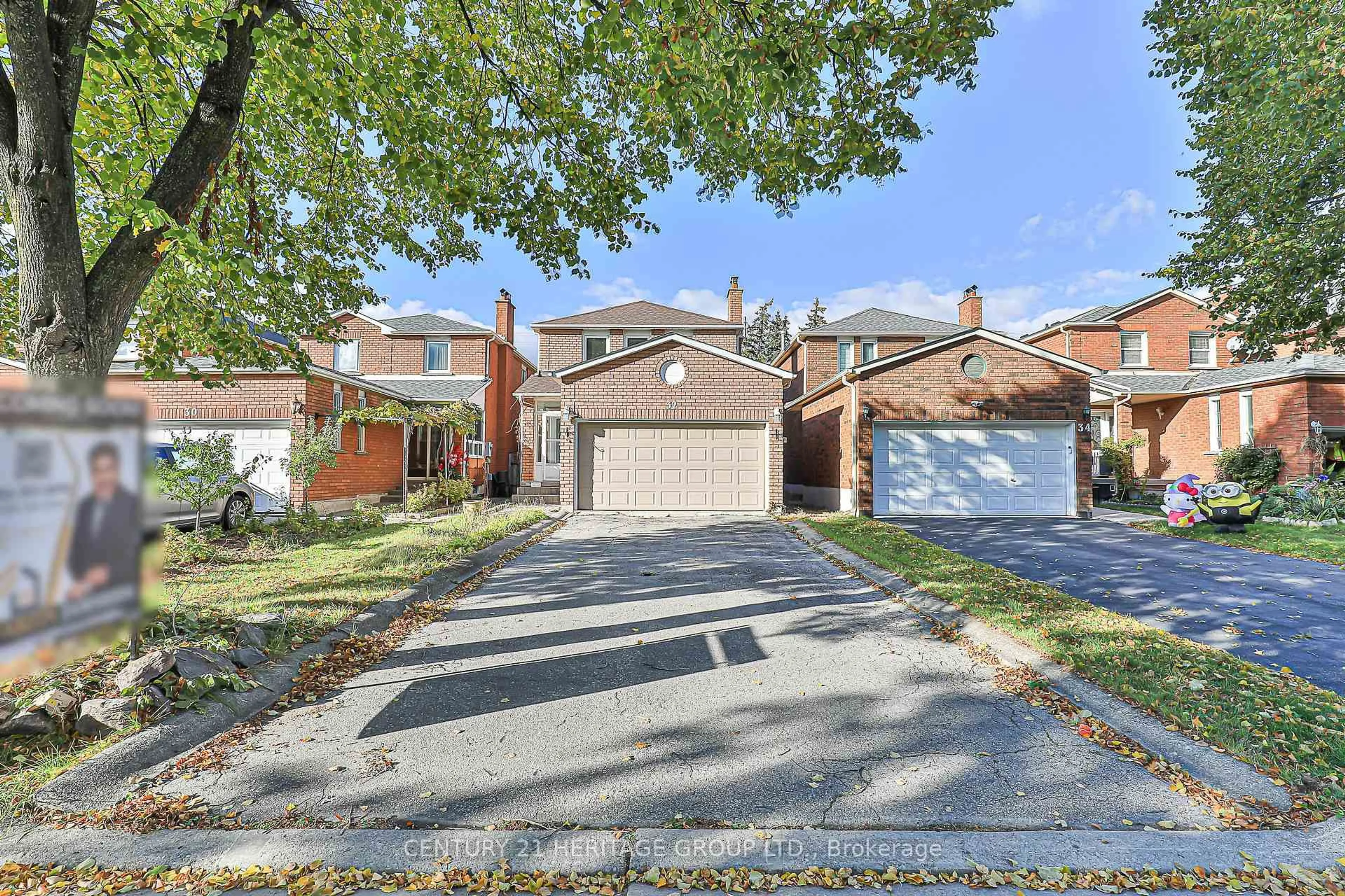 Home with brick exterior material, street for 32 Mountfield Cres, Vaughan Ontario L4J 7E8