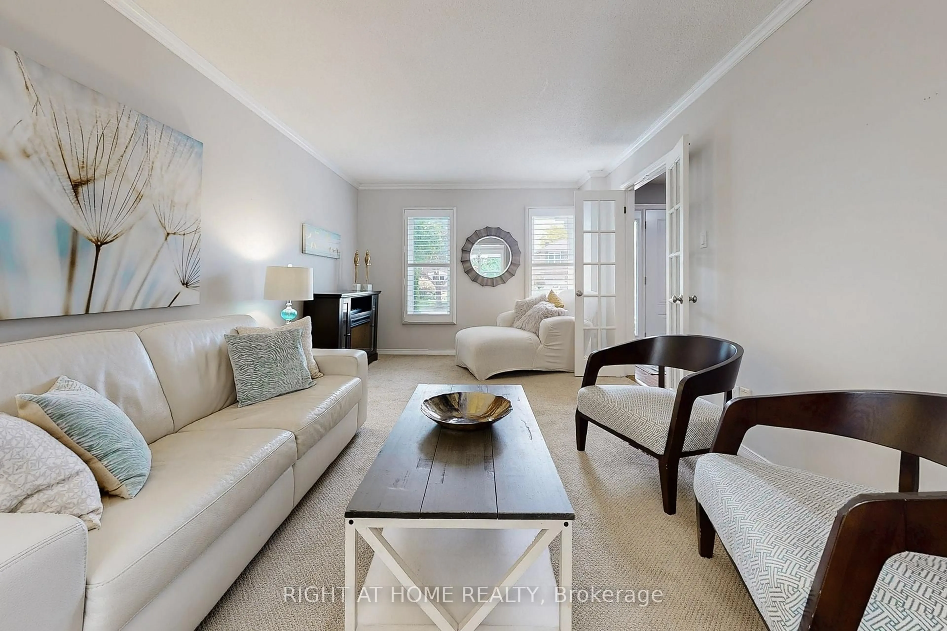 Living room with furniture, unknown for 363 Crossland Gate, Newmarket Ontario L3X 1B5