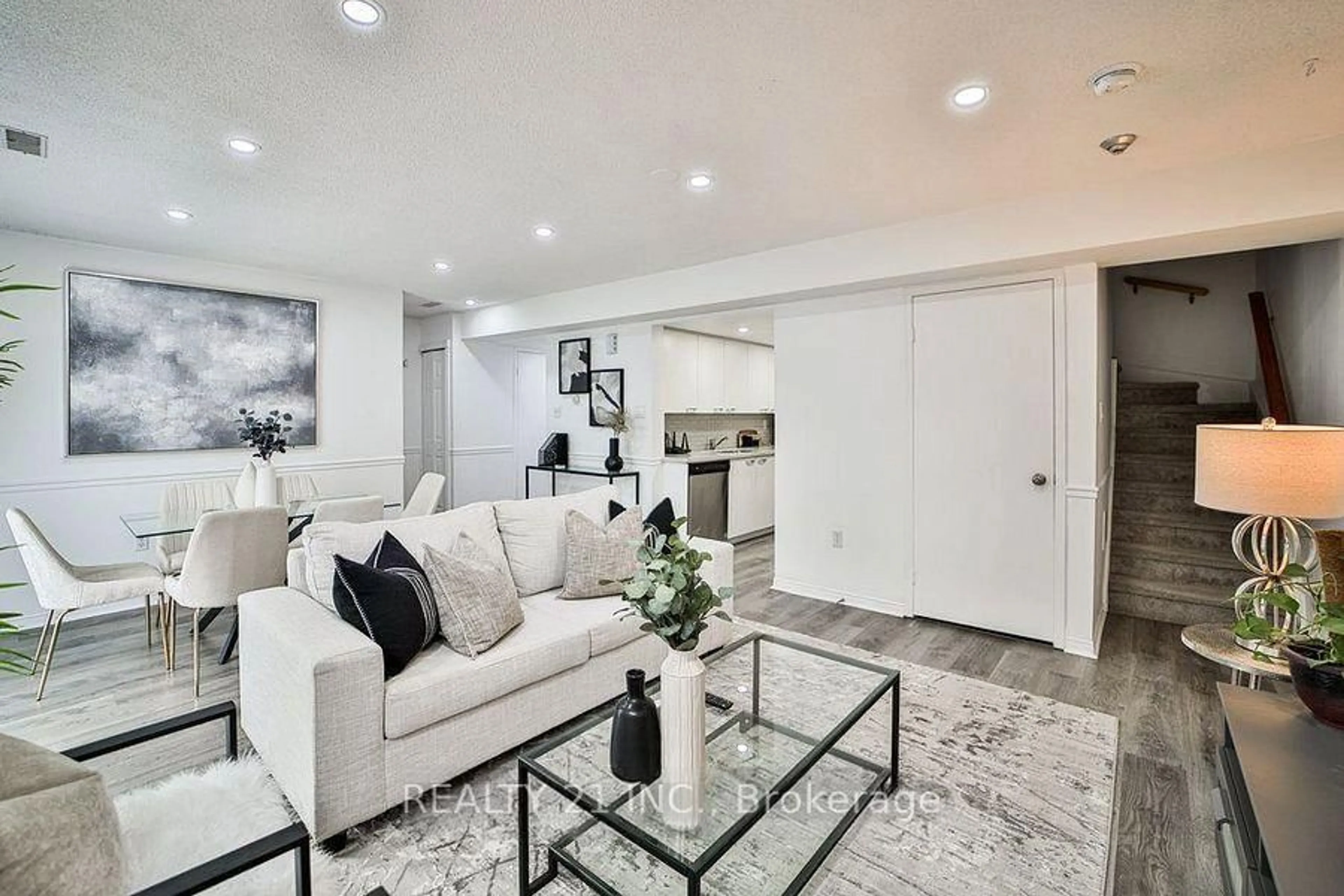 Living room with furniture, unknown for 75 Weldrick Rd #1036, Richmond Hill Ontario L4C 0H9