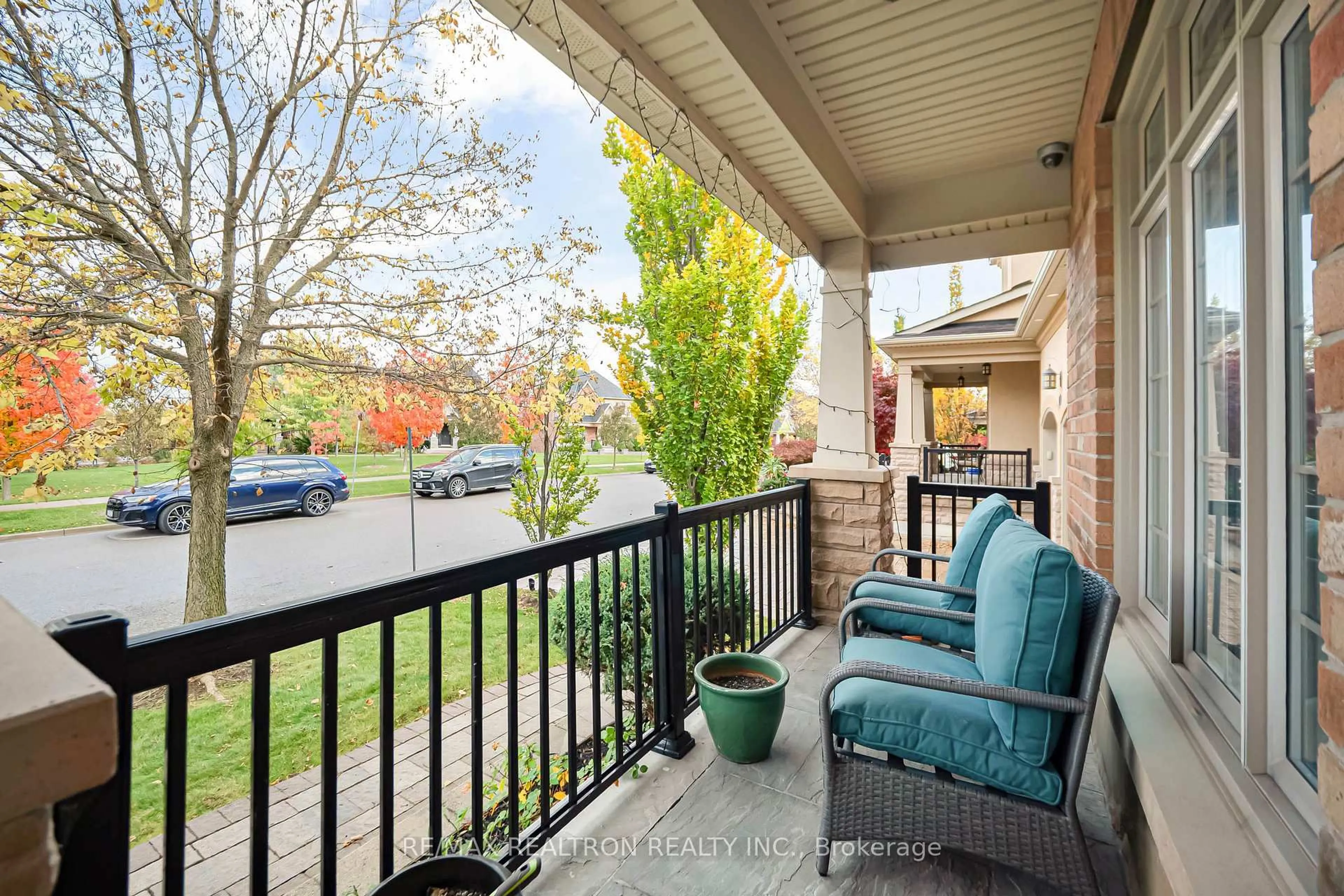 Patio, street for 71 Glengordon Cres, Markham Ontario L6C 0K1