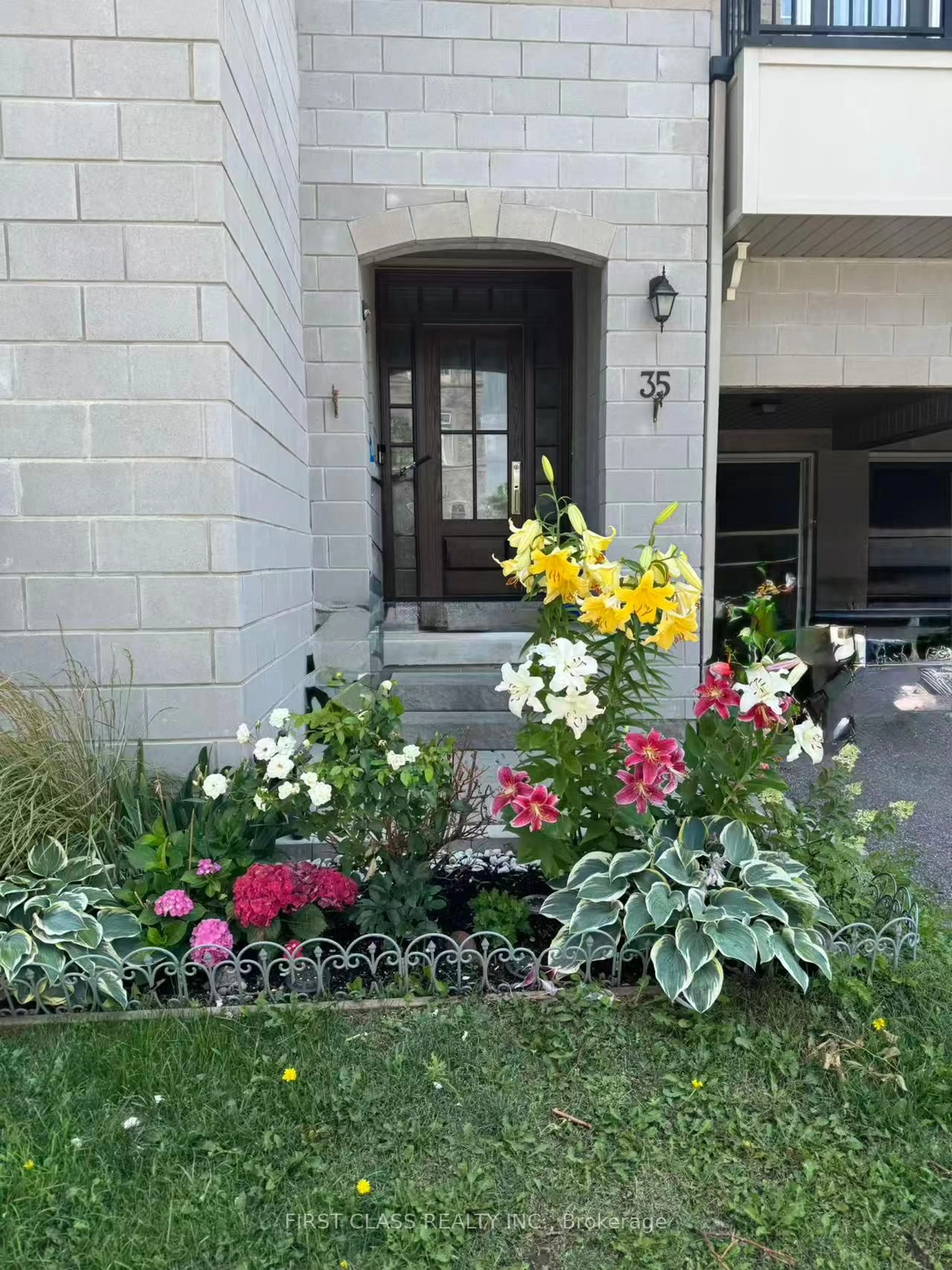 Indoor entryway for 35 Thomas Foster St, Markham Ontario L6C 0Z4