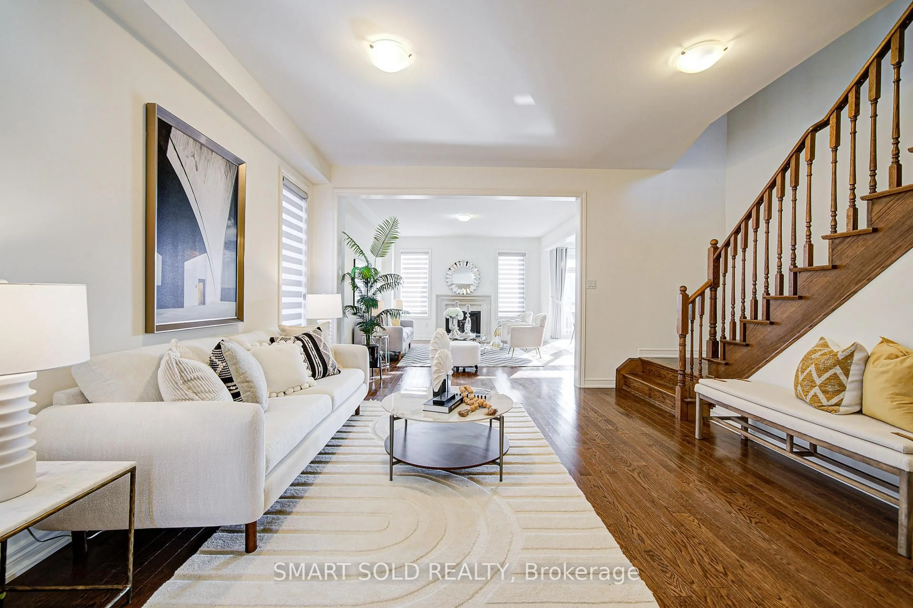 Living room with furniture, unknown for 99 Chouinard Way, Aurora Ontario L4G 1B7