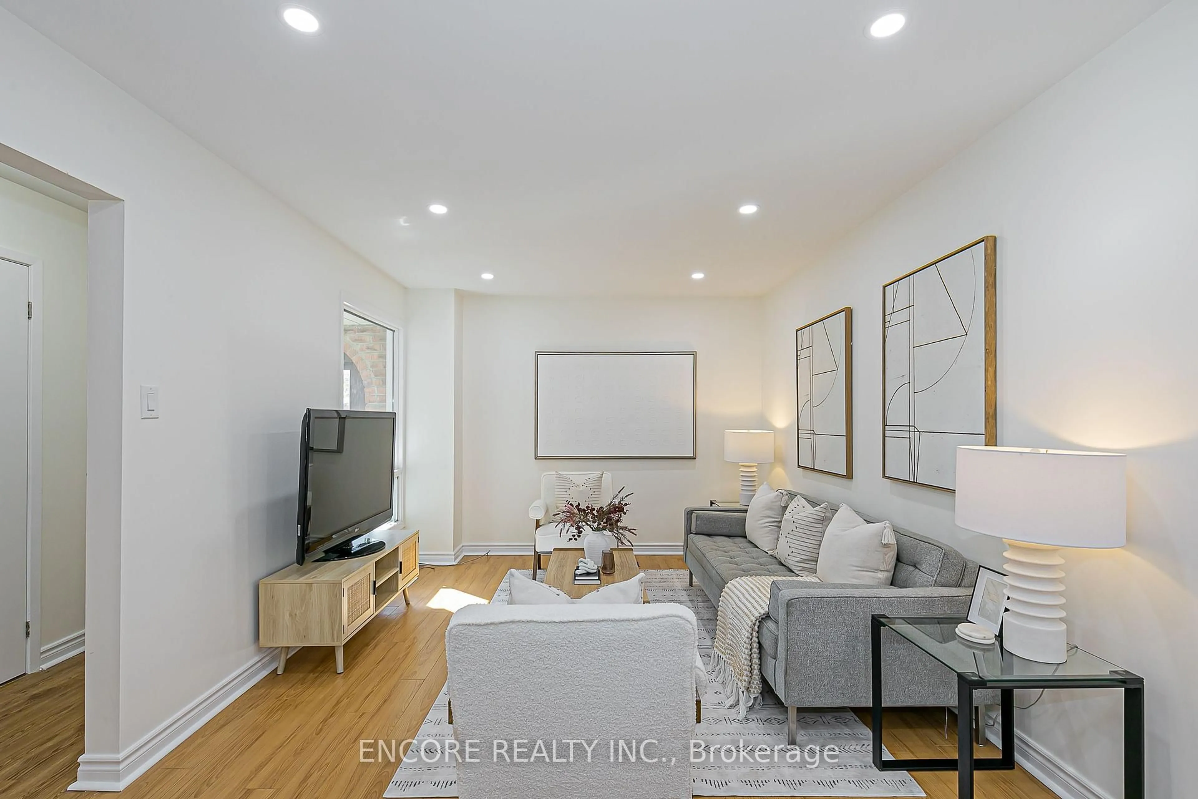 Living room with furniture, unknown for 67 Cottsmore Cres, Markham Ontario L3R 3X8