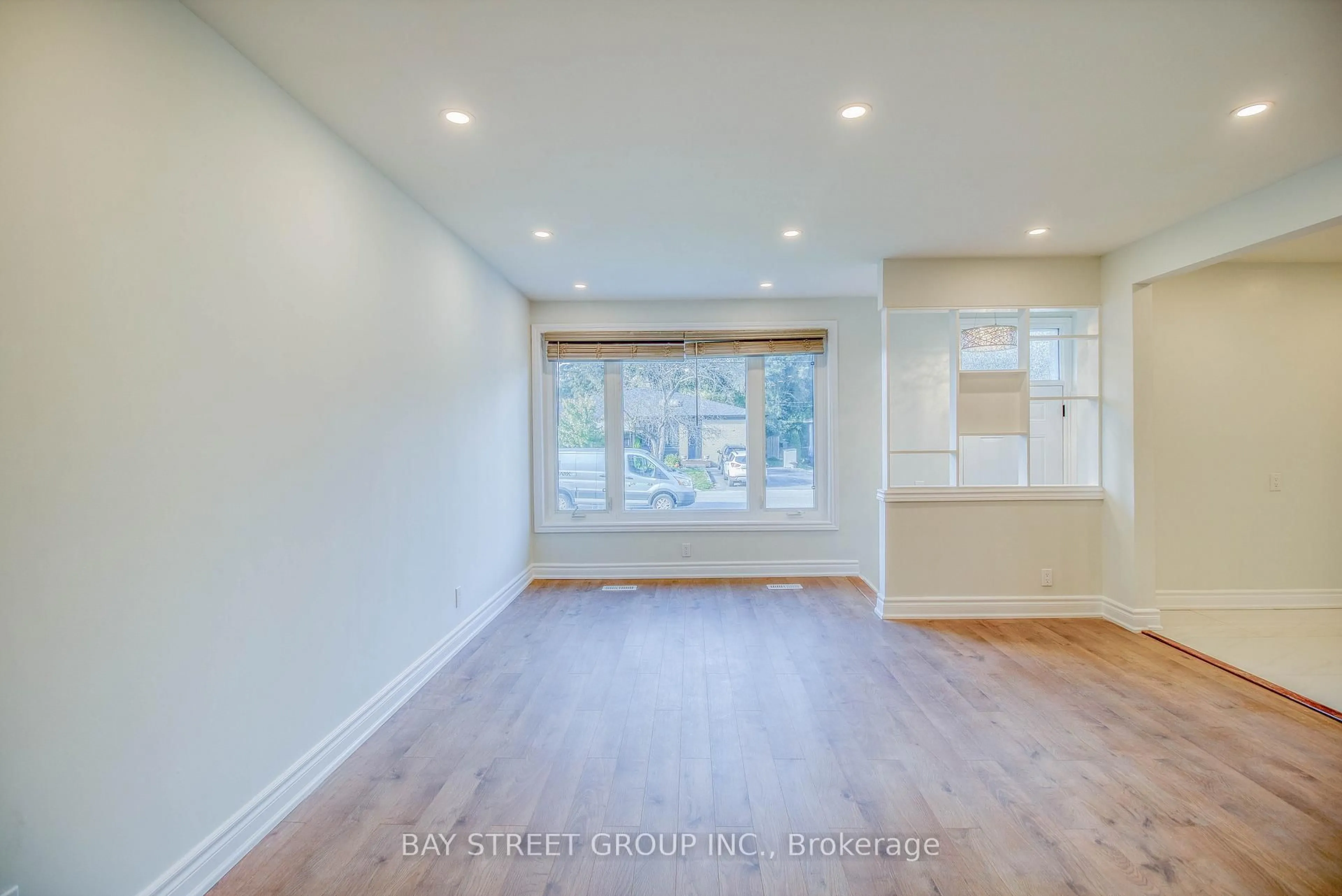 A pic of a room for 65 Davis Rd, Aurora Ontario L4G 2B4