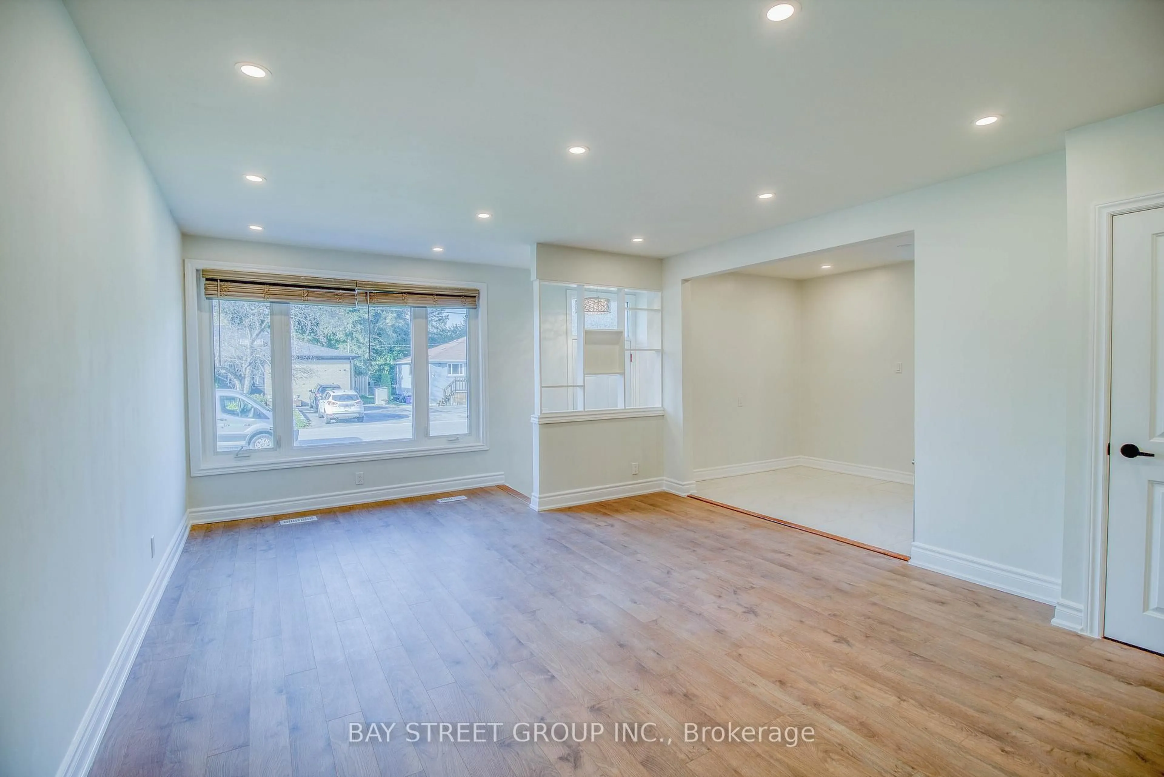 A pic of a room for 65 Davis Rd, Aurora Ontario L4G 2B4