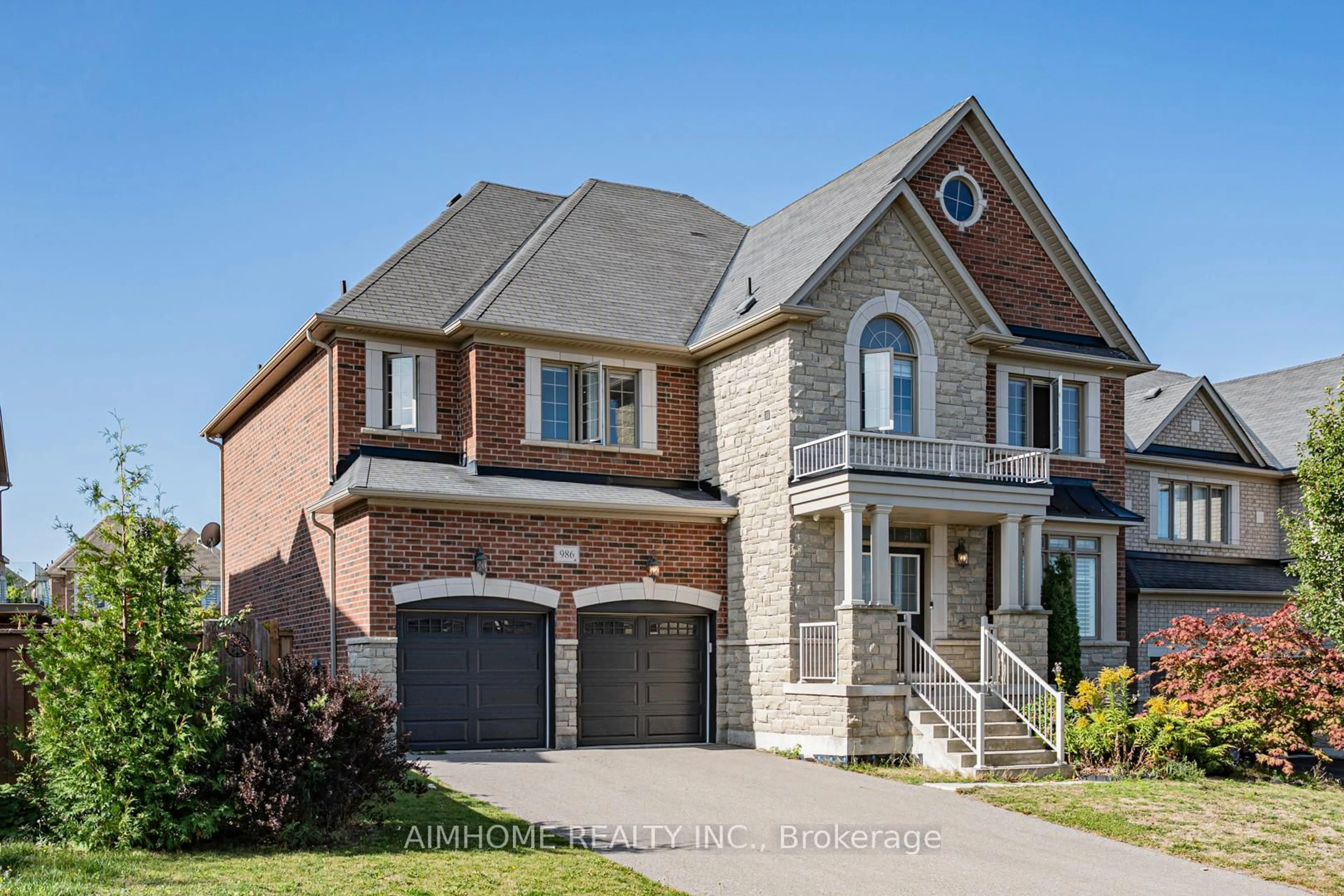 Home with brick exterior material, street for 986 Wilbur Pipher Circ, Newmarket Ontario L3X 0G5