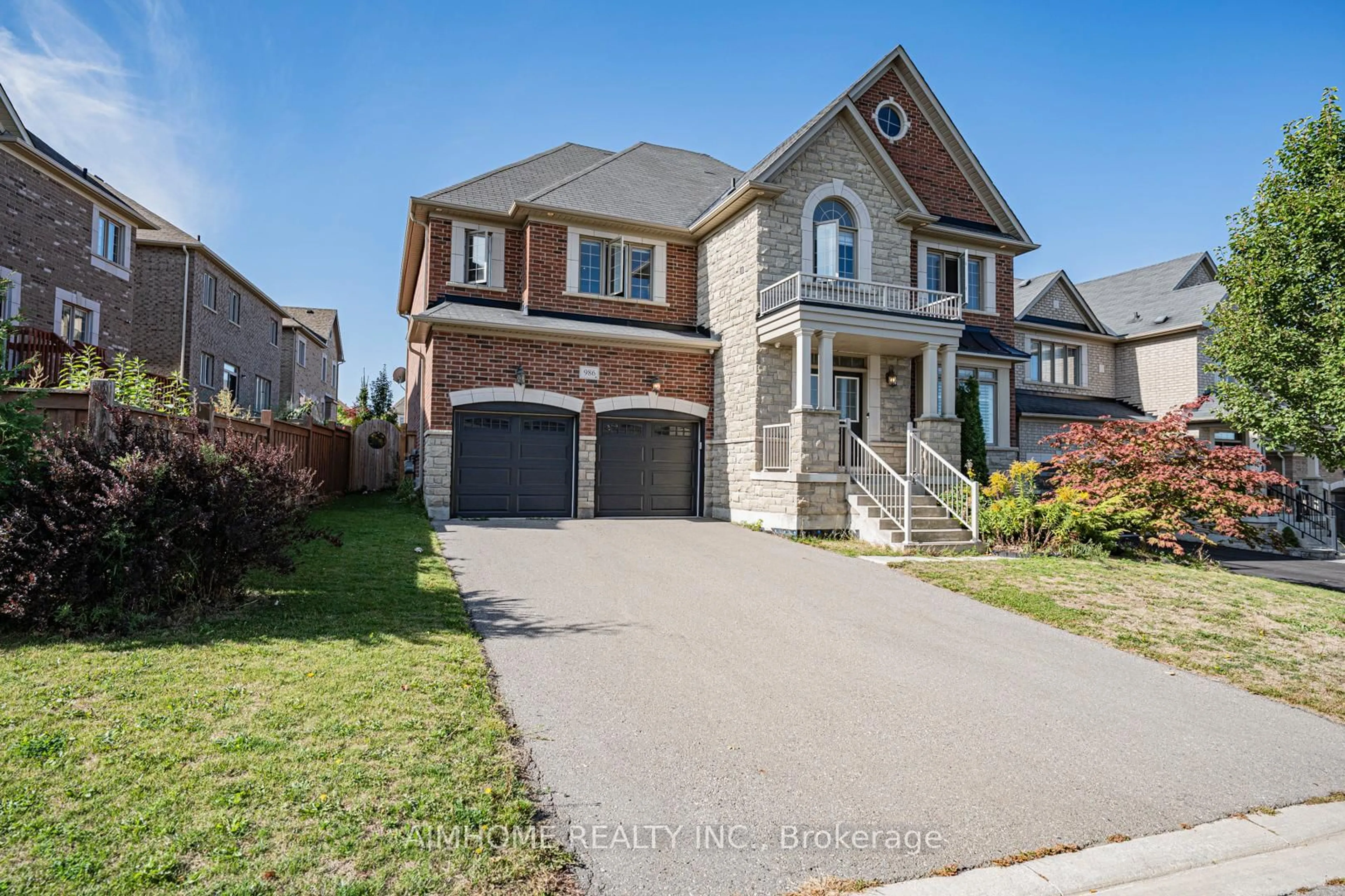 Home with brick exterior material, street for 986 Wilbur Pipher Circ, Newmarket Ontario L3X 0G5