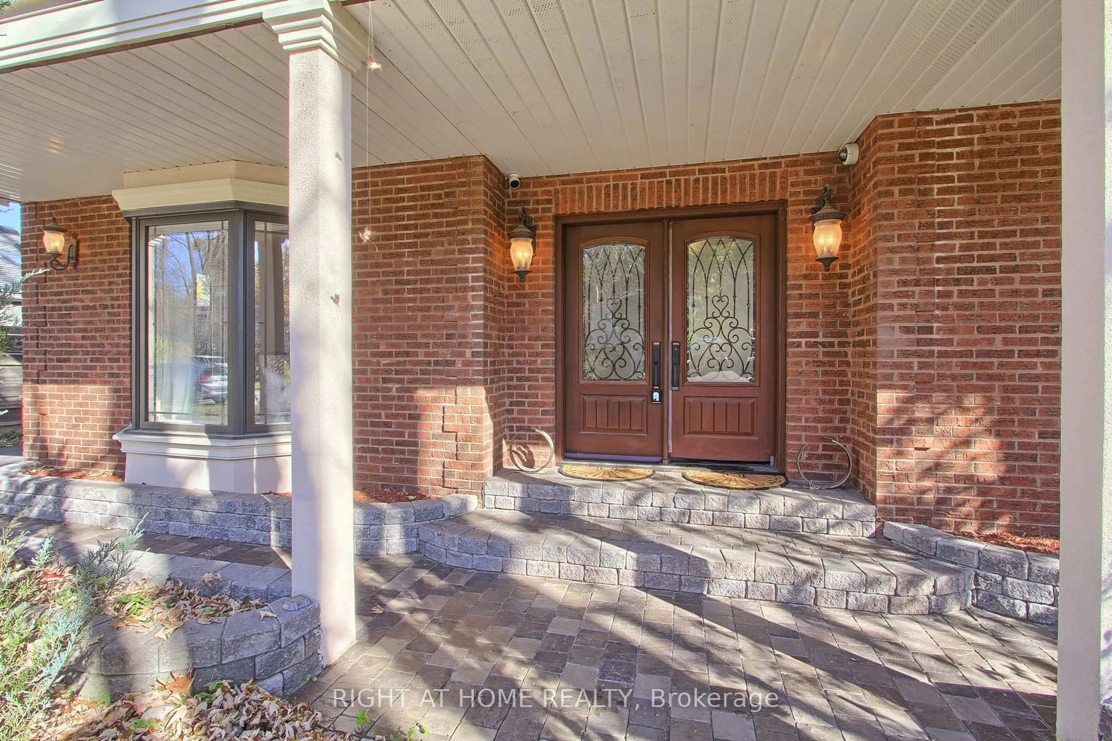 Home with brick exterior material, street for 45 Pleasant Ave, East Gwillimbury Ontario L9N 1A2