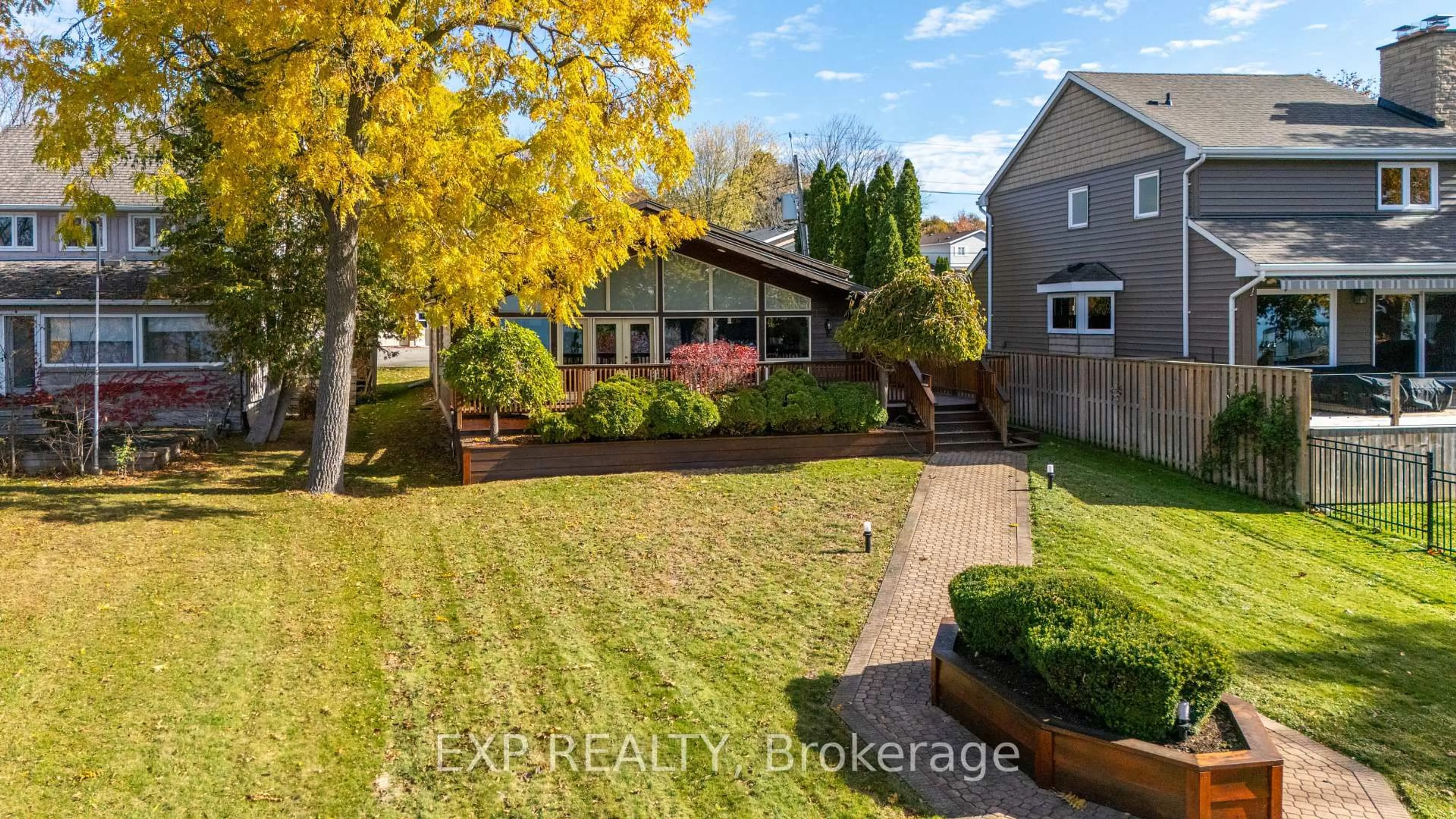A pic from outside/outdoor area/front of a property/back of a property/a pic from drone, street for 229 Lake Dr, Georgina Ontario L4P 3C8