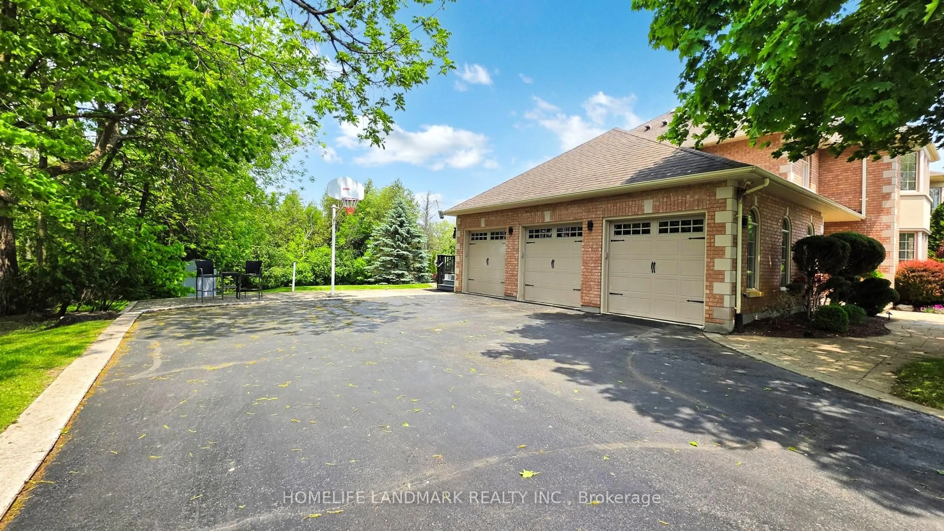 A pic from outside/outdoor area/front of a property/back of a property/a pic from drone, street for 61 SHERRICK Dr, Whitchurch-Stouffville Ontario L4A 2E9