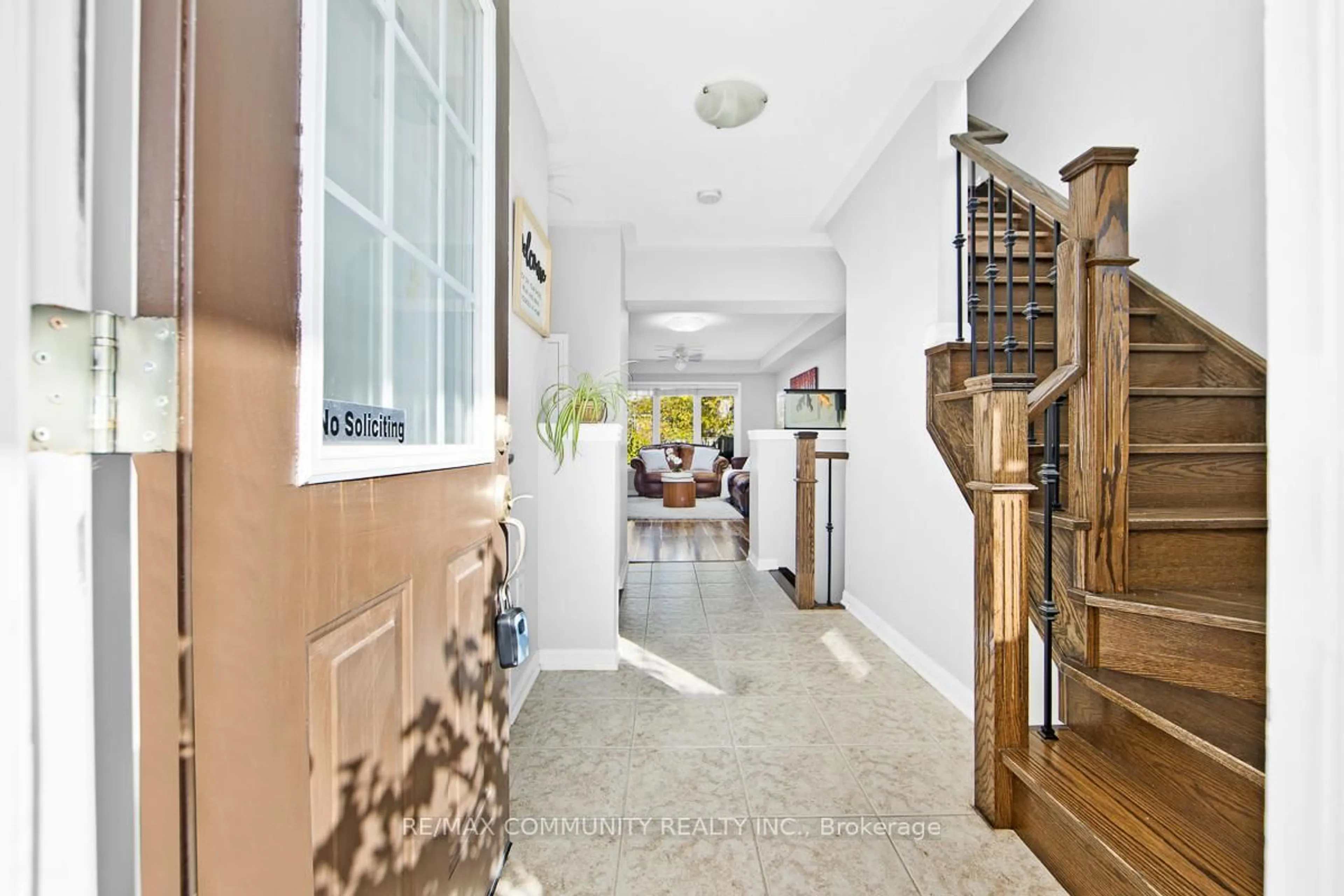 Indoor foyer for 178 Dougherty Cres, Whitchurch-Stouffville Ontario L4A 0A6