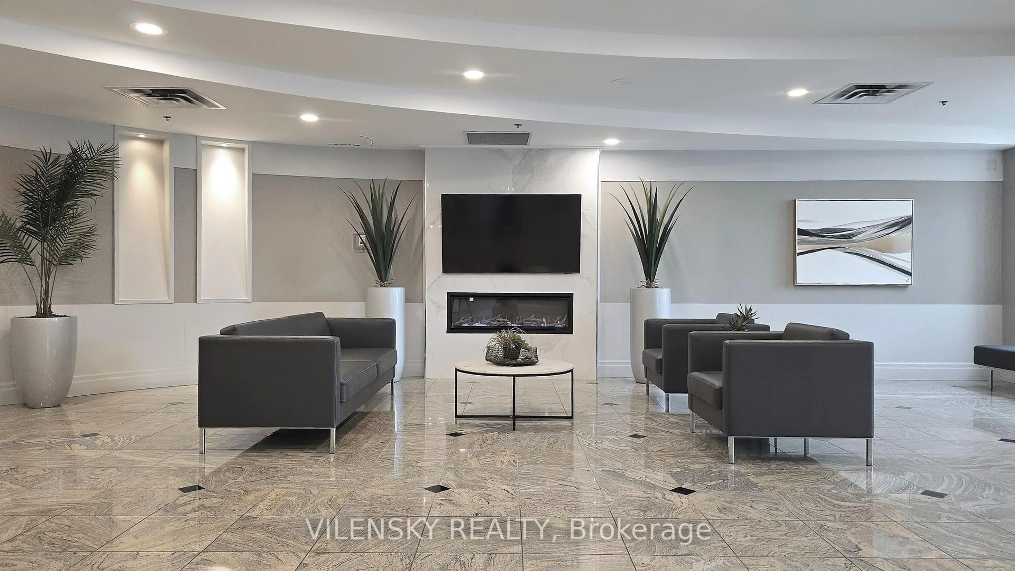 Lobby for 39 Oneida Cres #215, Richmond Hill Ontario L4B 4T9