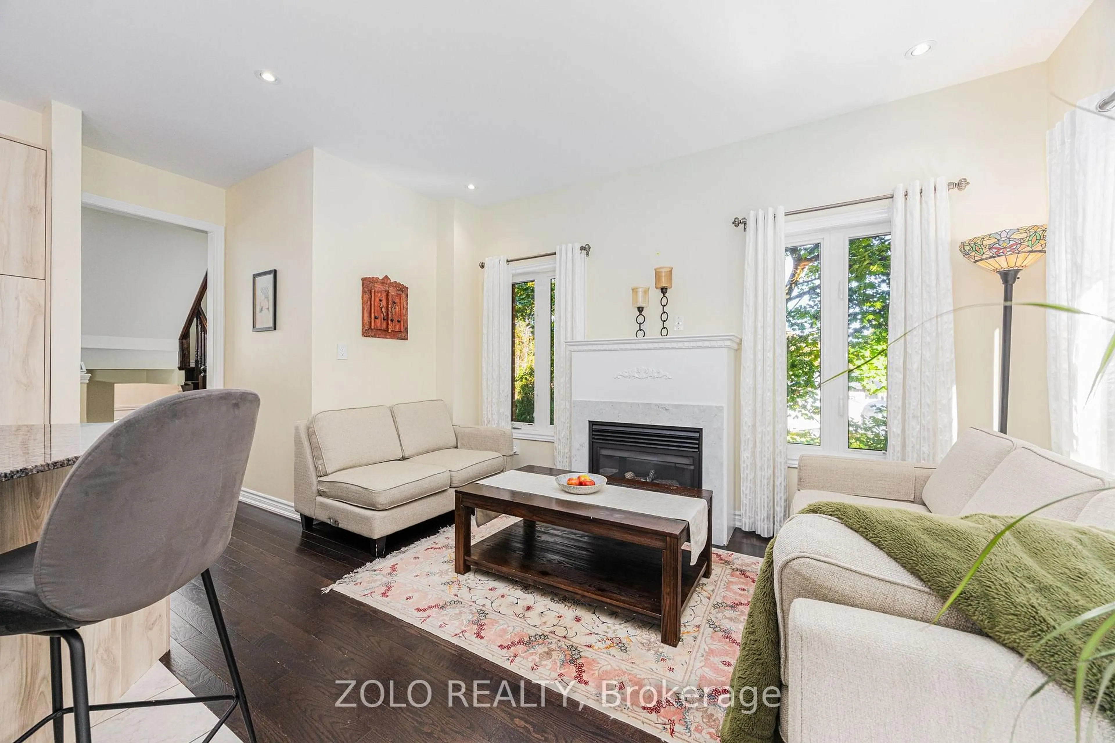 Living room with furniture, unknown for 235 Appleton Crt, Newmarket Ontario L3Y 1J2