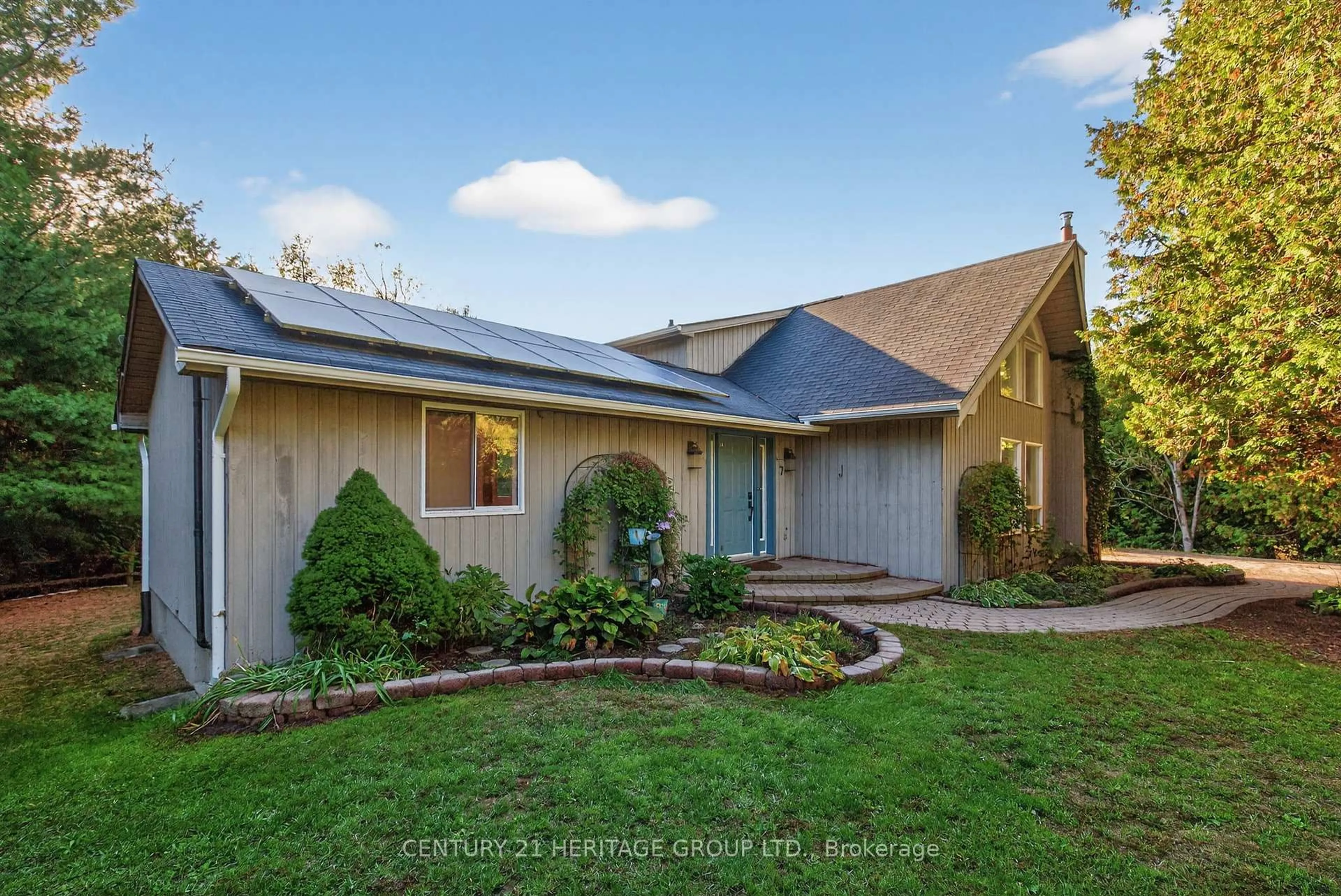 A pic from outside/outdoor area/front of a property/back of a property/a pic from drone, unknown for 7 Margaret Ave, Adjala-Tosorontio Ontario L0M 1J0