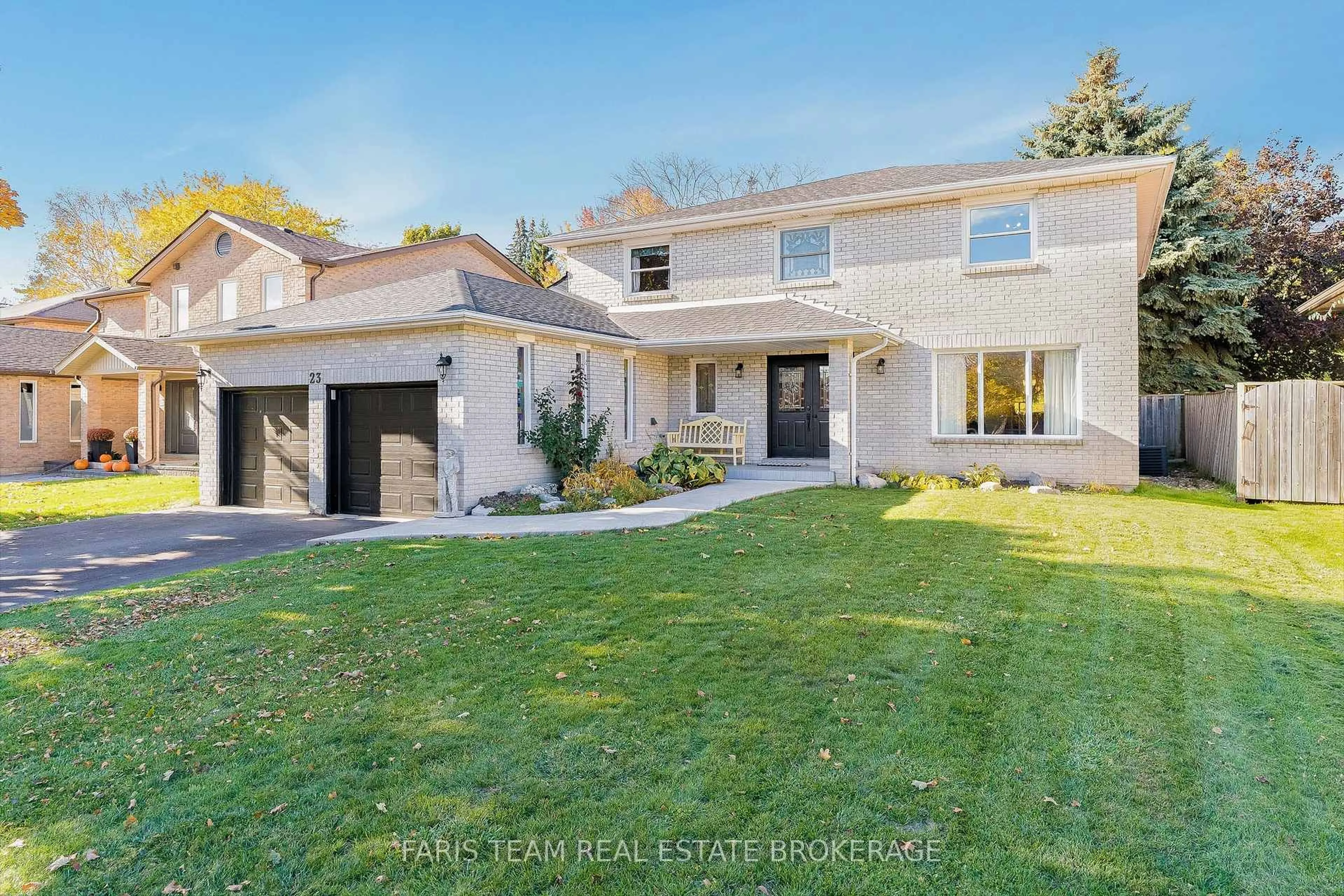 Home with brick exterior material, street for 23 Royal Crt, Bradford West Gwillimbury Ontario L3Z 2P5