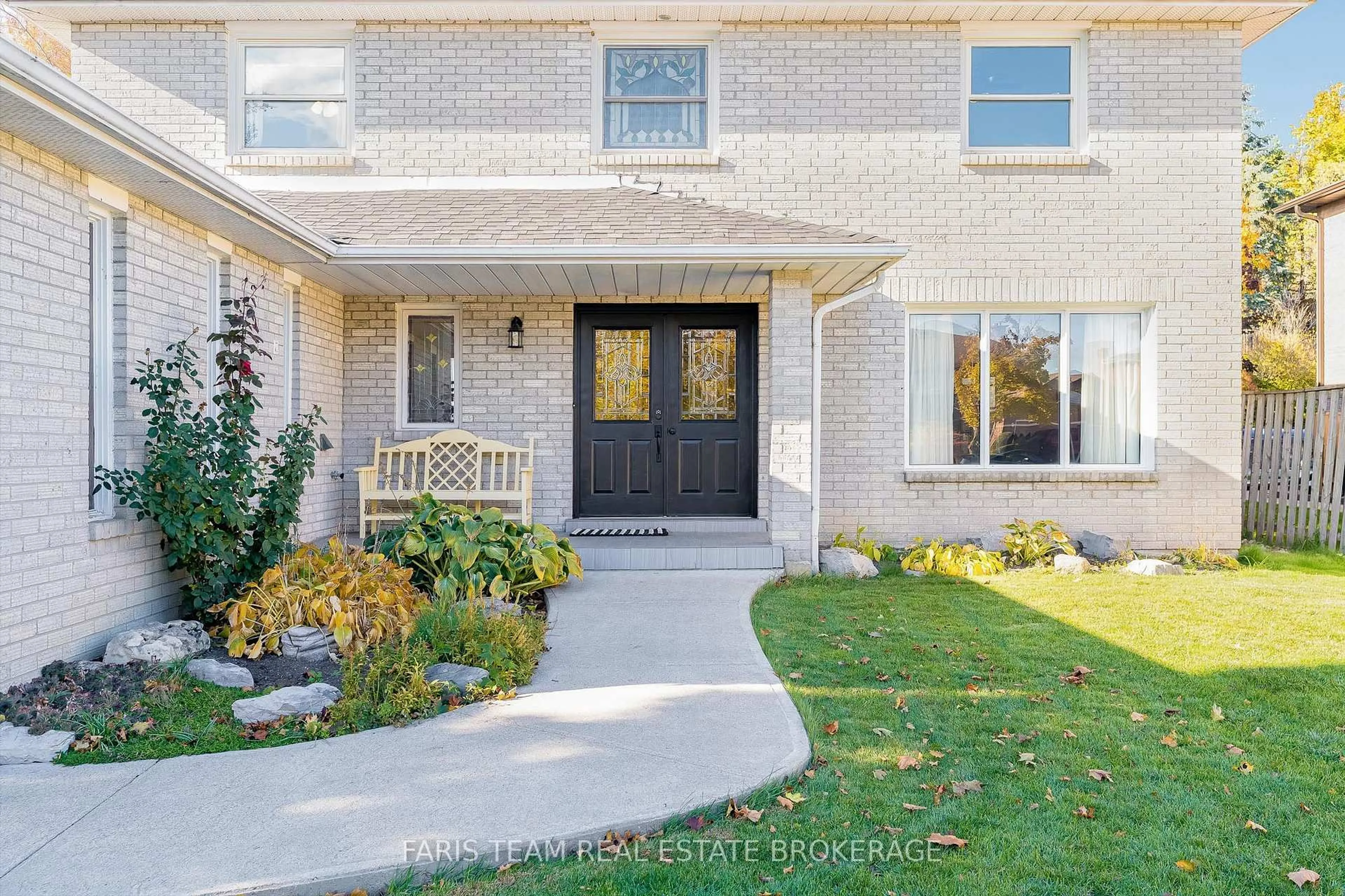 Home with brick exterior material, street for 23 Royal Crt, Bradford West Gwillimbury Ontario L3Z 2P5