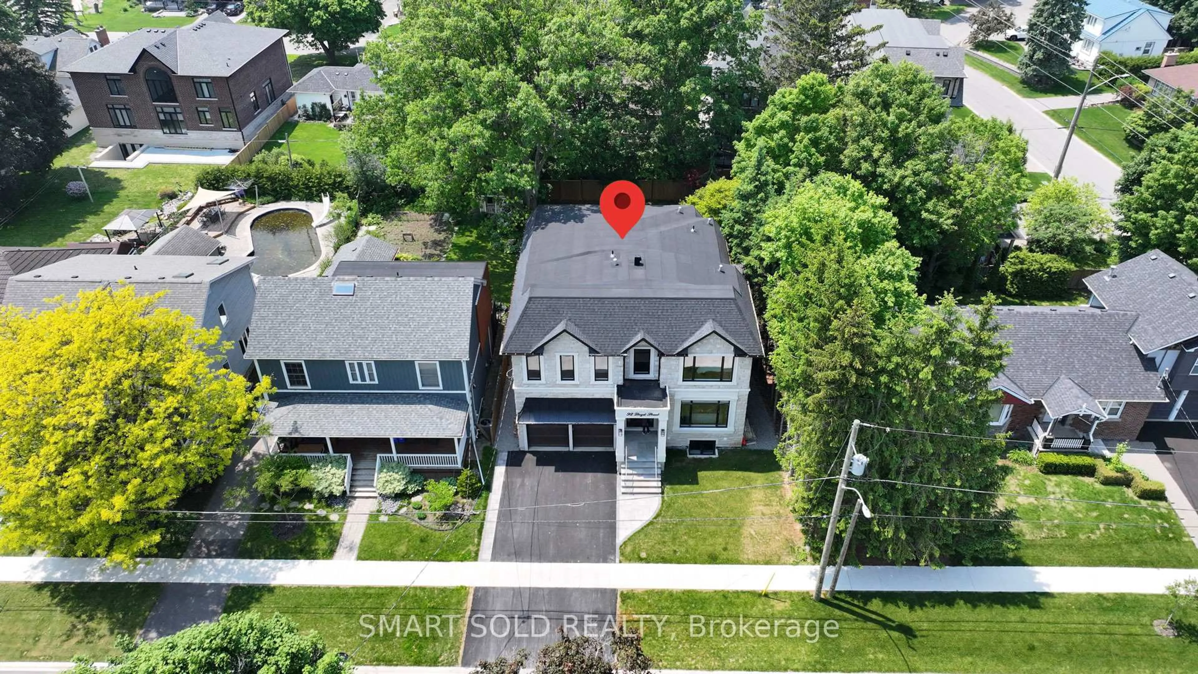 A pic from outside/outdoor area/front of a property/back of a property/a pic from drone, street for 92 Lloyd St, Whitchurch-Stouffville Ontario L4A 4J5