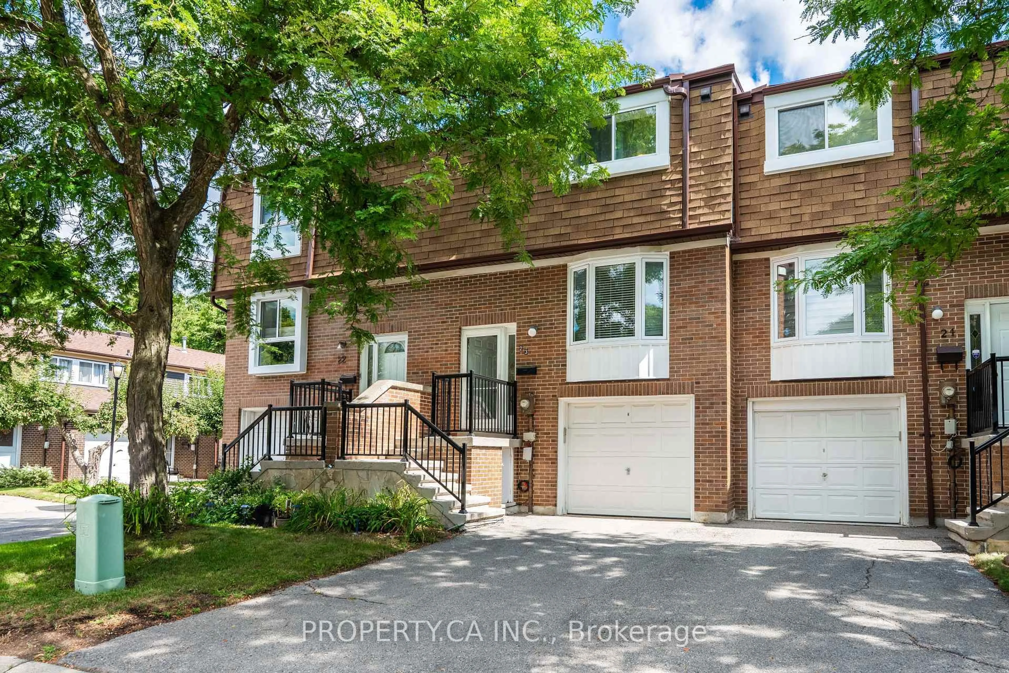 Home with brick exterior material, street for 40 Castle Rock Dr #23, Richmond Hill Ontario L4C 5H5
