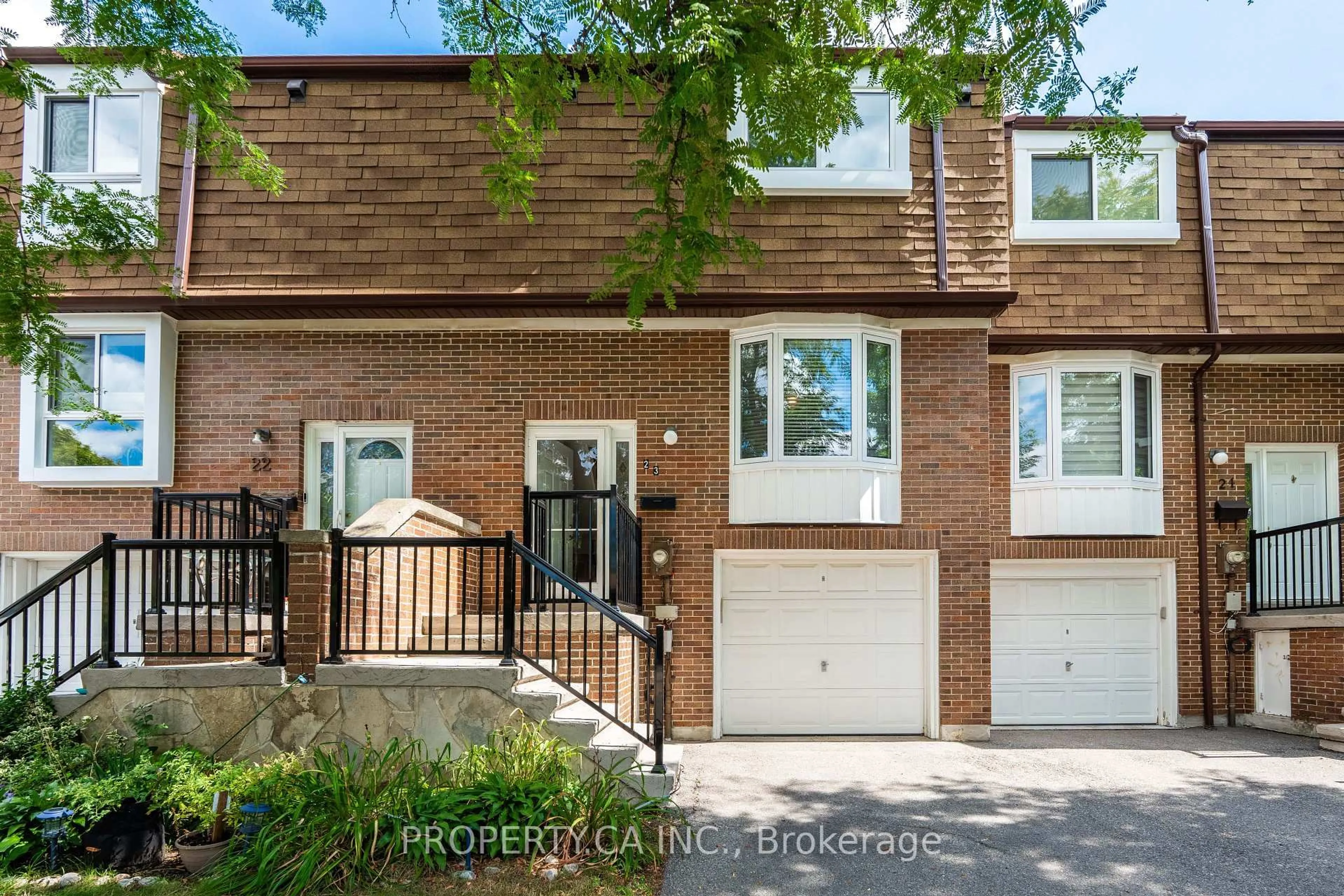Home with brick exterior material, street for 40 Castle Rock Dr #23, Richmond Hill Ontario L4C 5H5