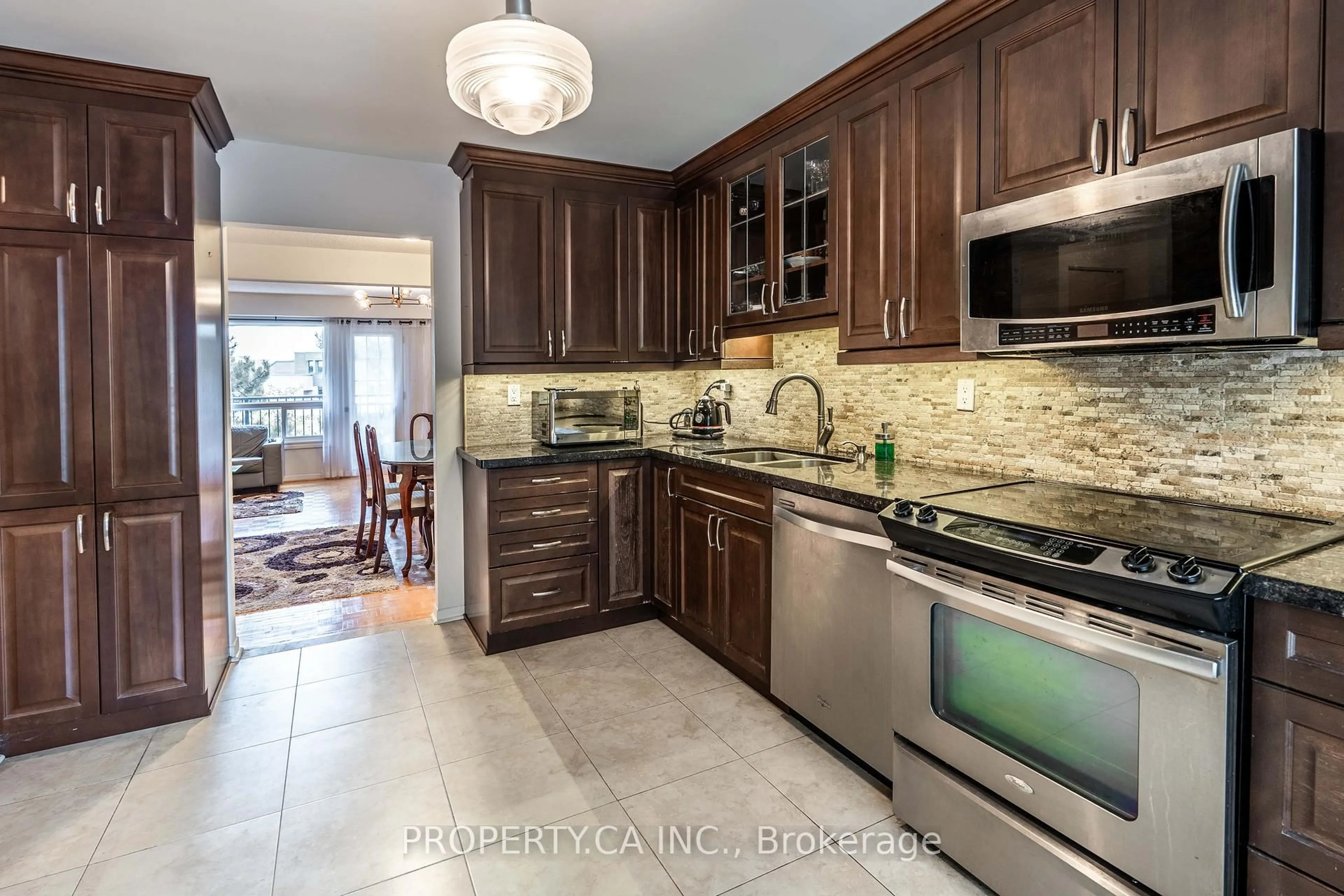 Open concept kitchen, ceramic/tile floor for 40 Castle Rock Dr #23, Richmond Hill Ontario L4C 5H5