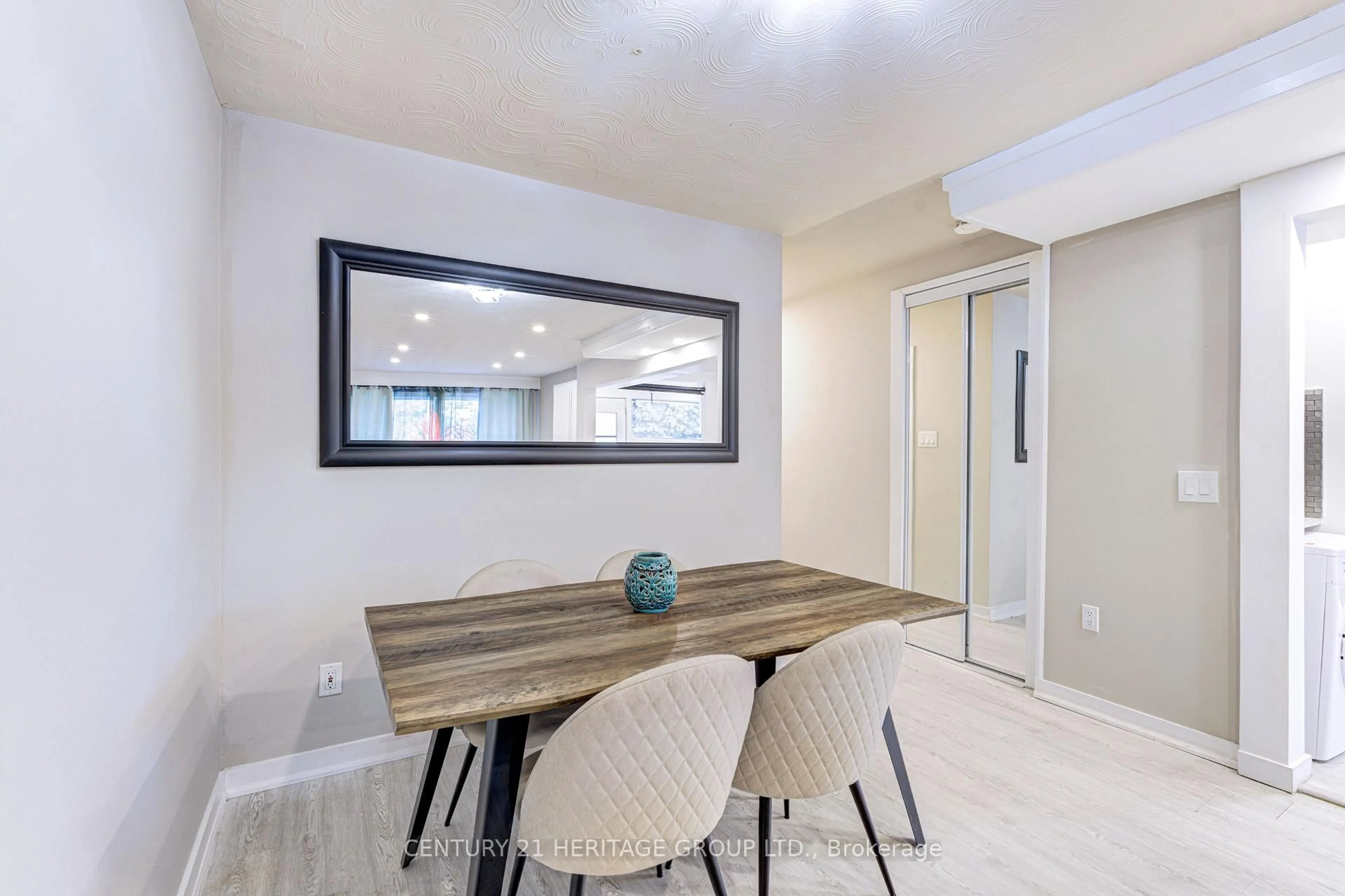 Dining room, unknown for 82 Harrison Dr, Newmarket Ontario L3Y 4P4