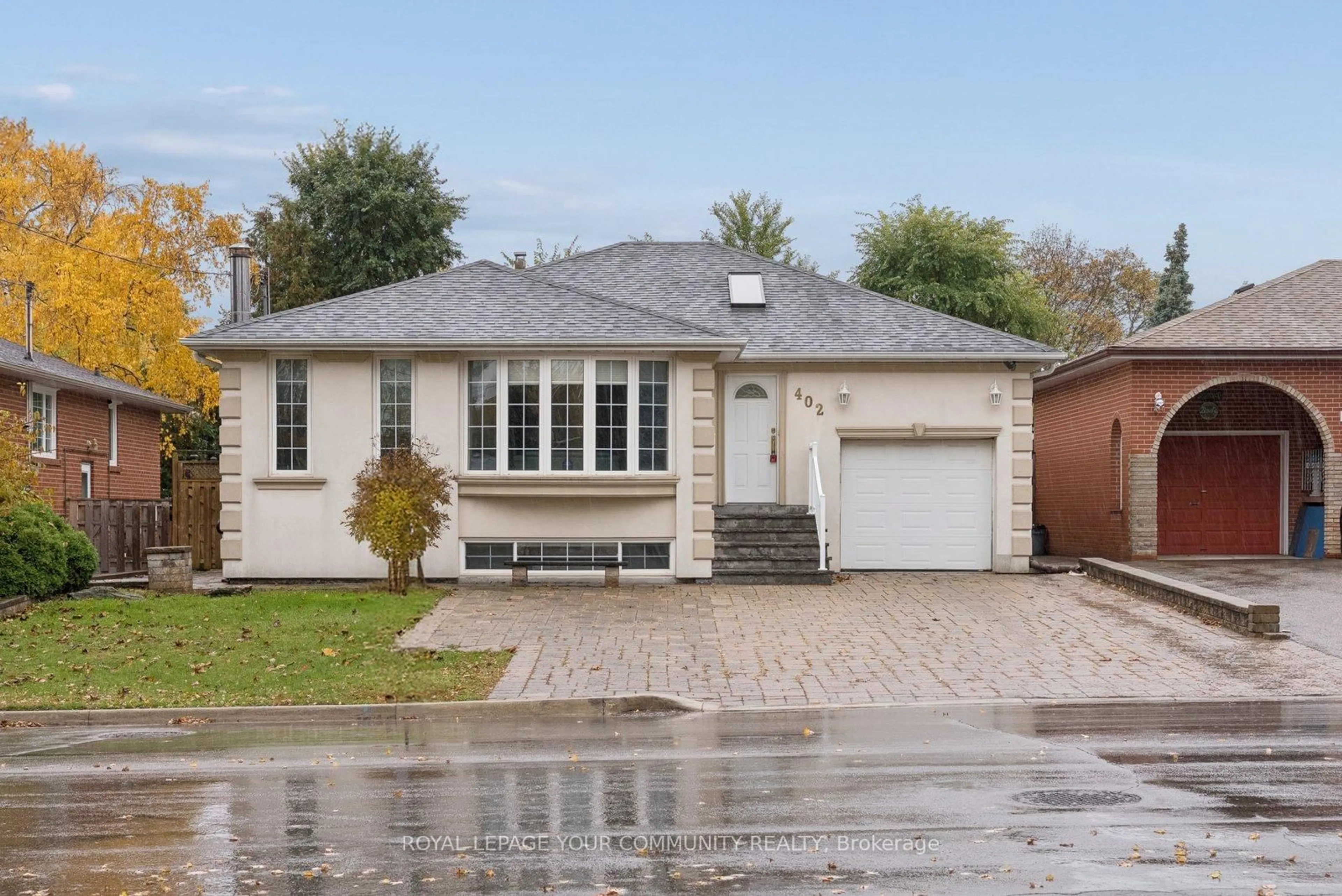 Home with brick exterior material, street for 402 Palmer Ave, Richmond Hill Ontario L4C 1P8