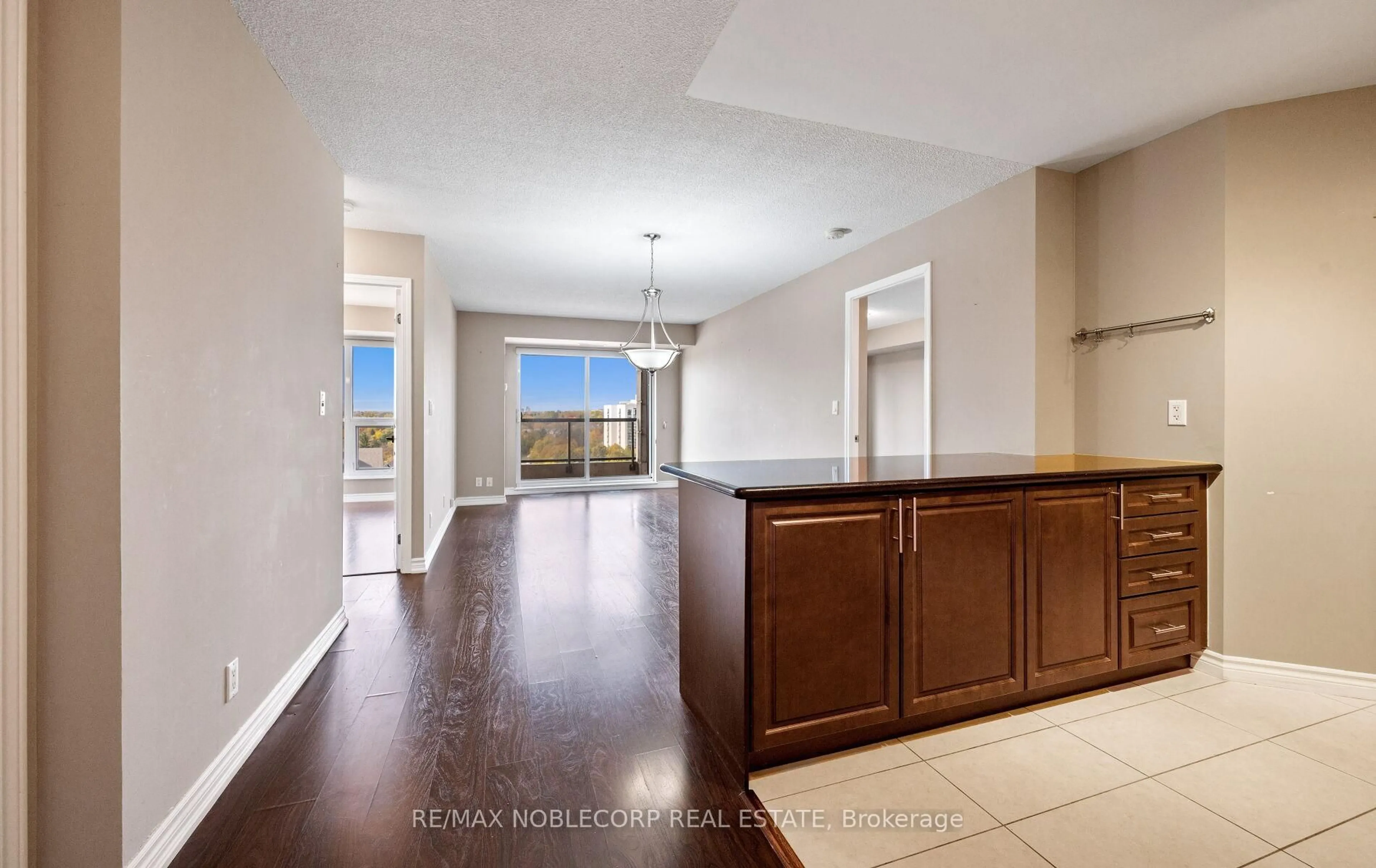 Open concept kitchen, unknown for 18 Harding Blvd #928, Richmond Hill Ontario L4C 0T3