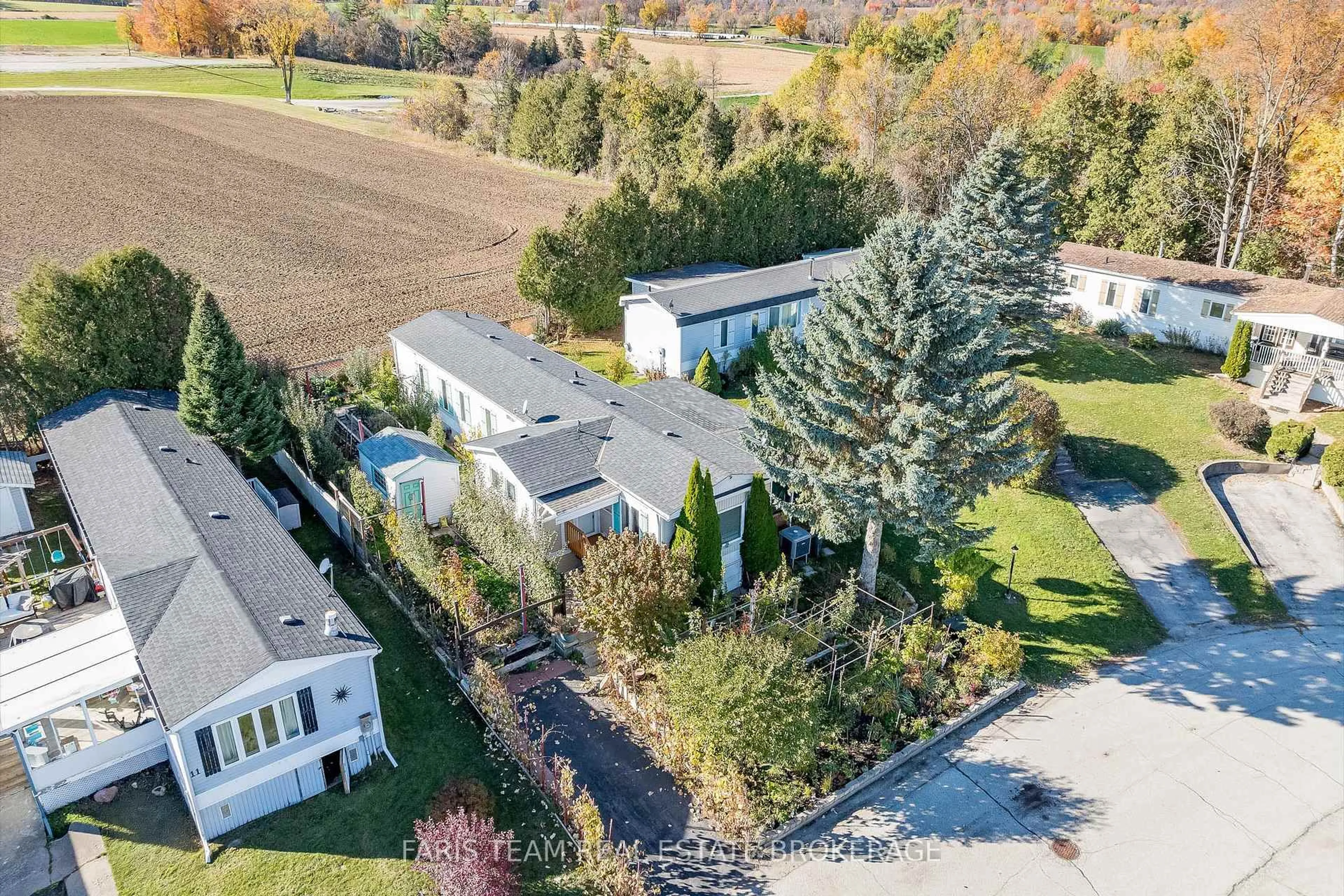 A pic from outside/outdoor area/front of a property/back of a property/a pic from drone, mountain view for 13 Sunrise Circ, Bradford West Gwillimbury Ontario L3Z 2A5