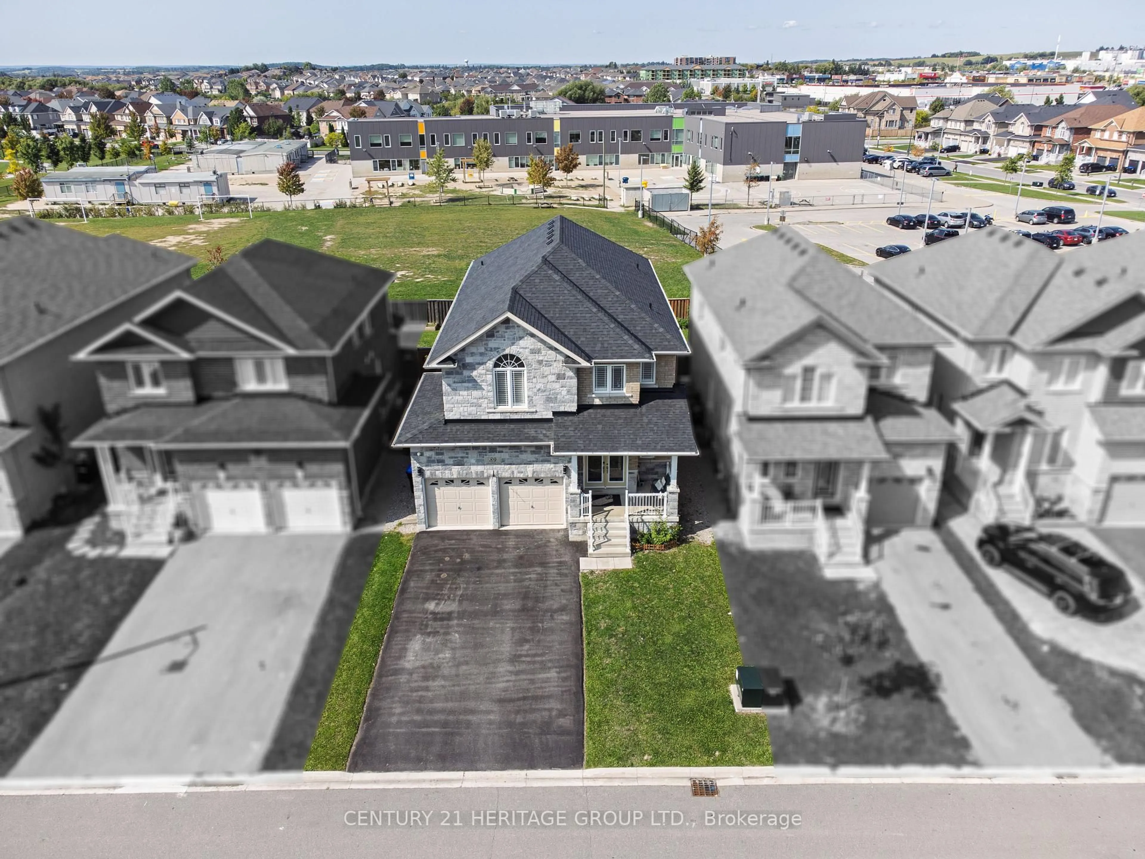 A pic from outside/outdoor area/front of a property/back of a property/a pic from drone, street for 89 Sutherland Ave, Bradford West Gwillimbury Ontario L3Z 4H4