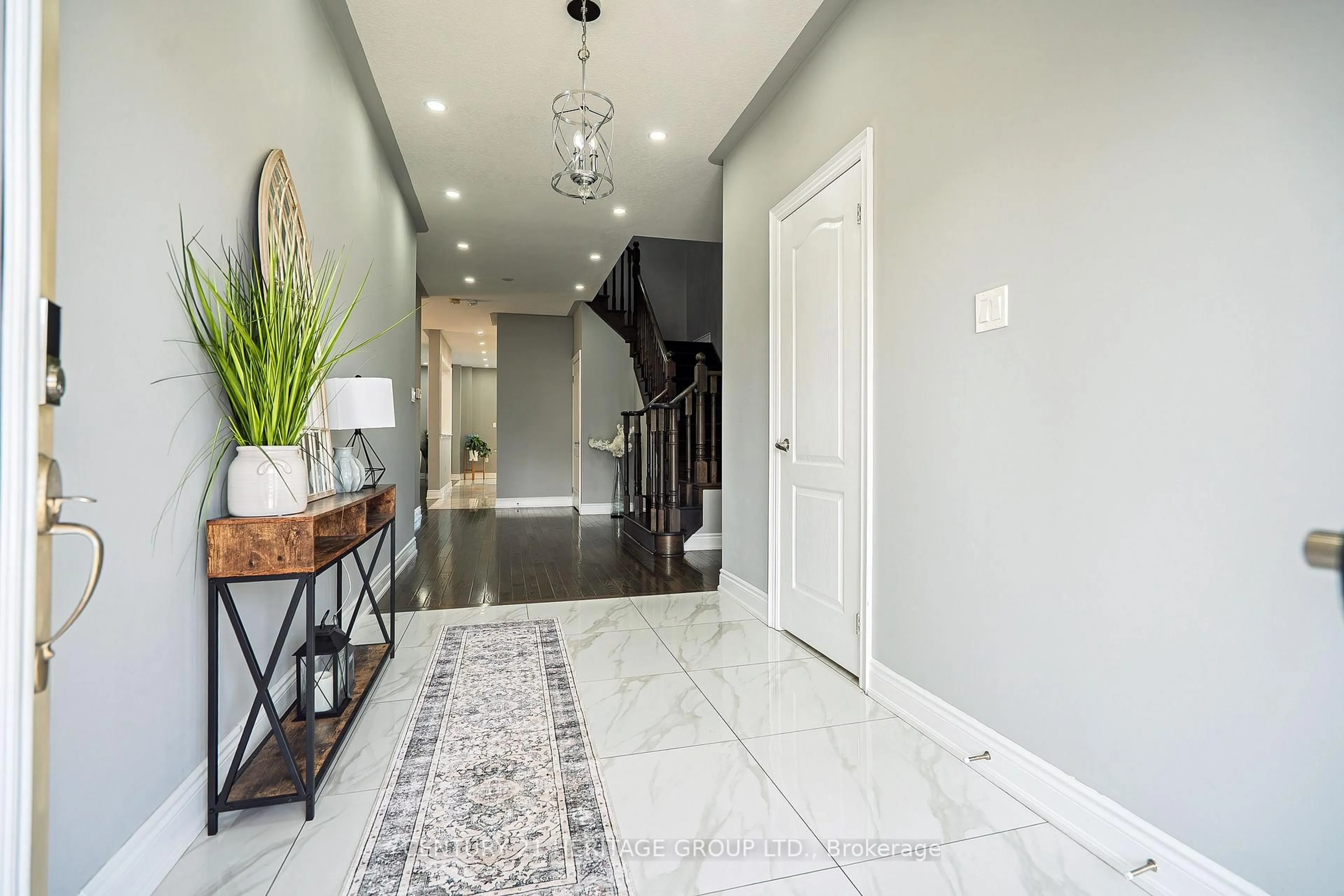 Indoor entryway for 89 Sutherland Ave, Bradford West Gwillimbury Ontario L3Z 4H4
