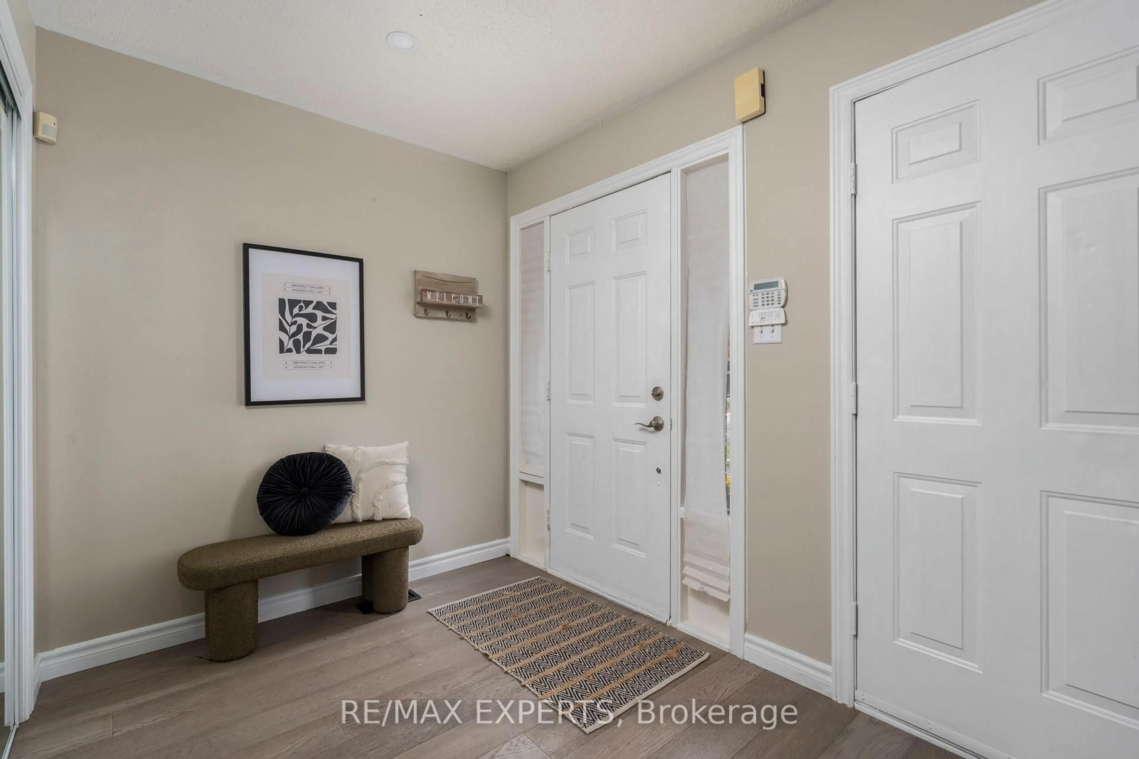 Indoor entryway for 157 Primeau Dr, Aurora Ontario L4G 6Z6