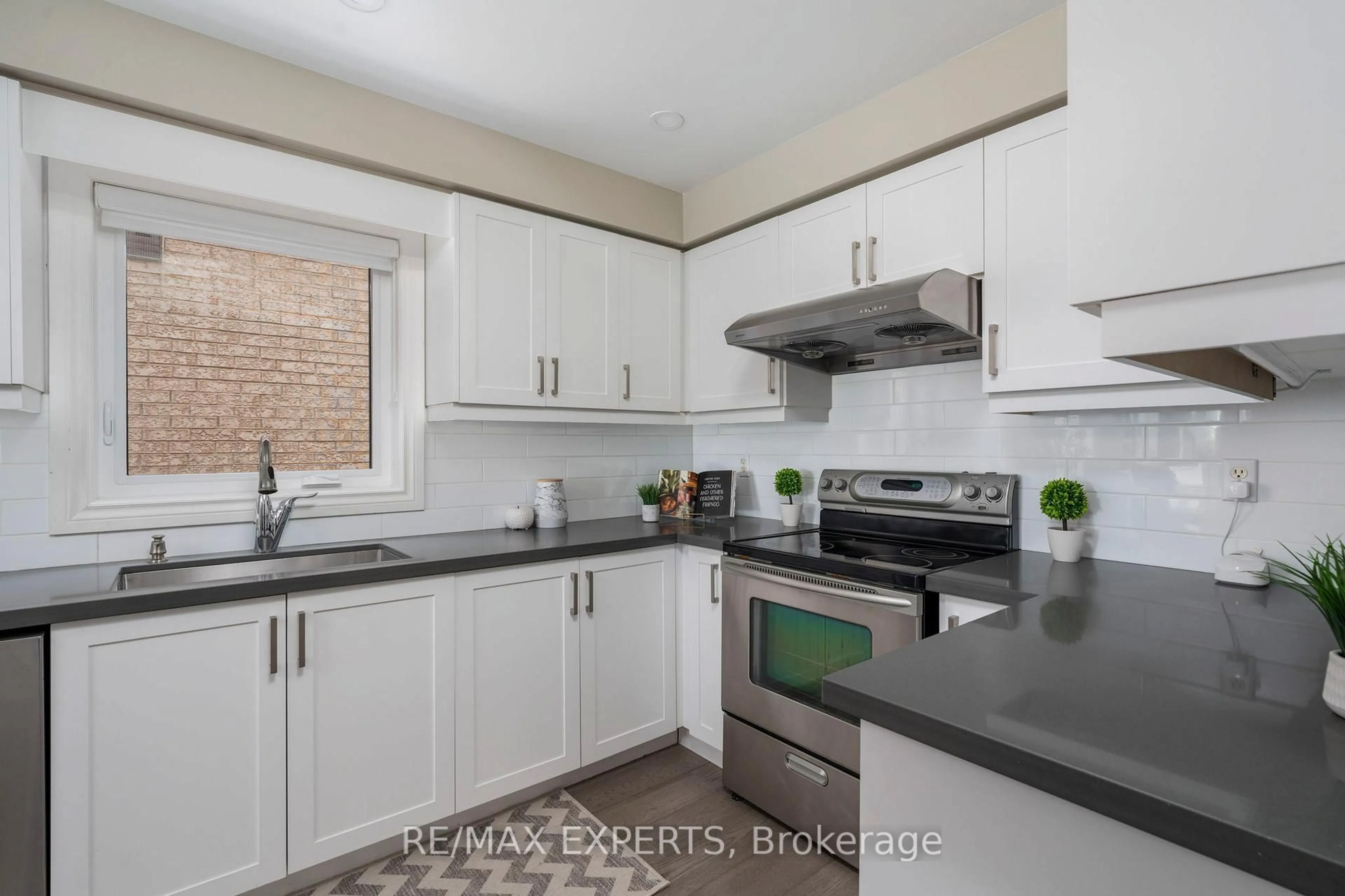 Standard kitchen, unknown for 157 Primeau Dr, Aurora Ontario L4G 6Z6