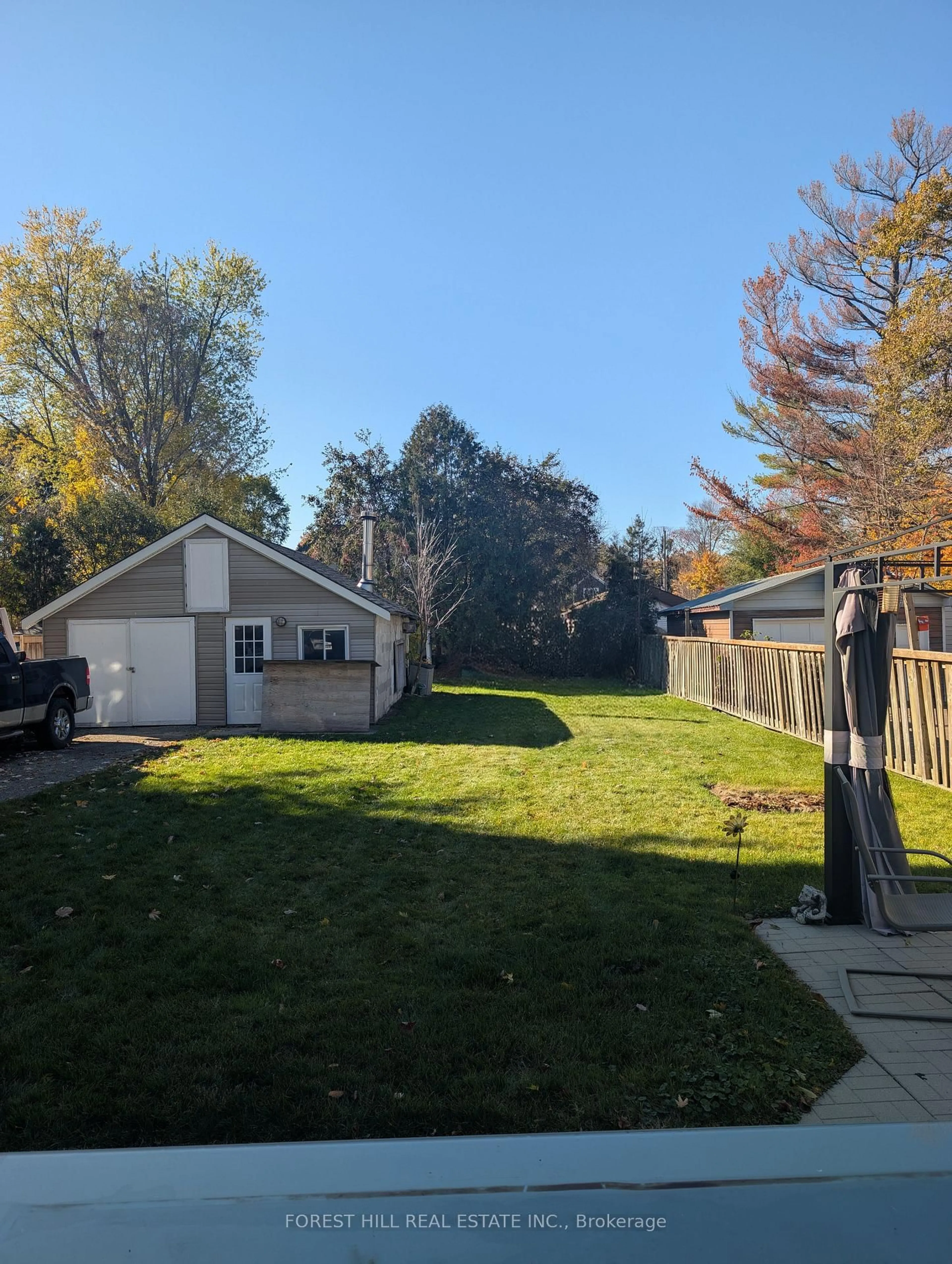 A pic from outside/outdoor area/front of a property/back of a property/a pic from drone, street for 26 River Dr, East Gwillimbury Ontario L9N 1A6