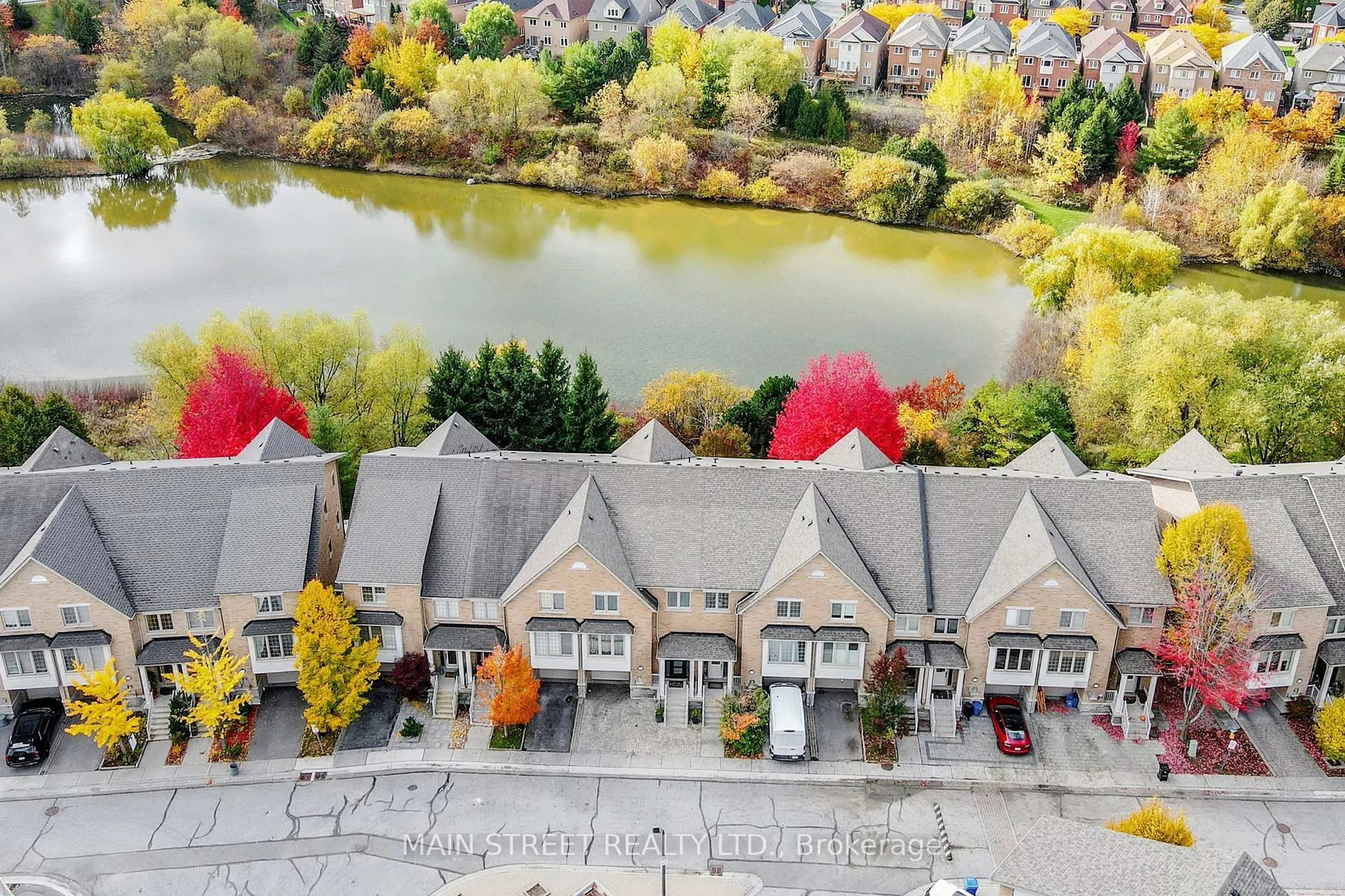 A pic from outside/outdoor area/front of a property/back of a property/a pic from drone, unknown for 8900 Bathurst St #10, Vaughan Ontario L4J 8A7