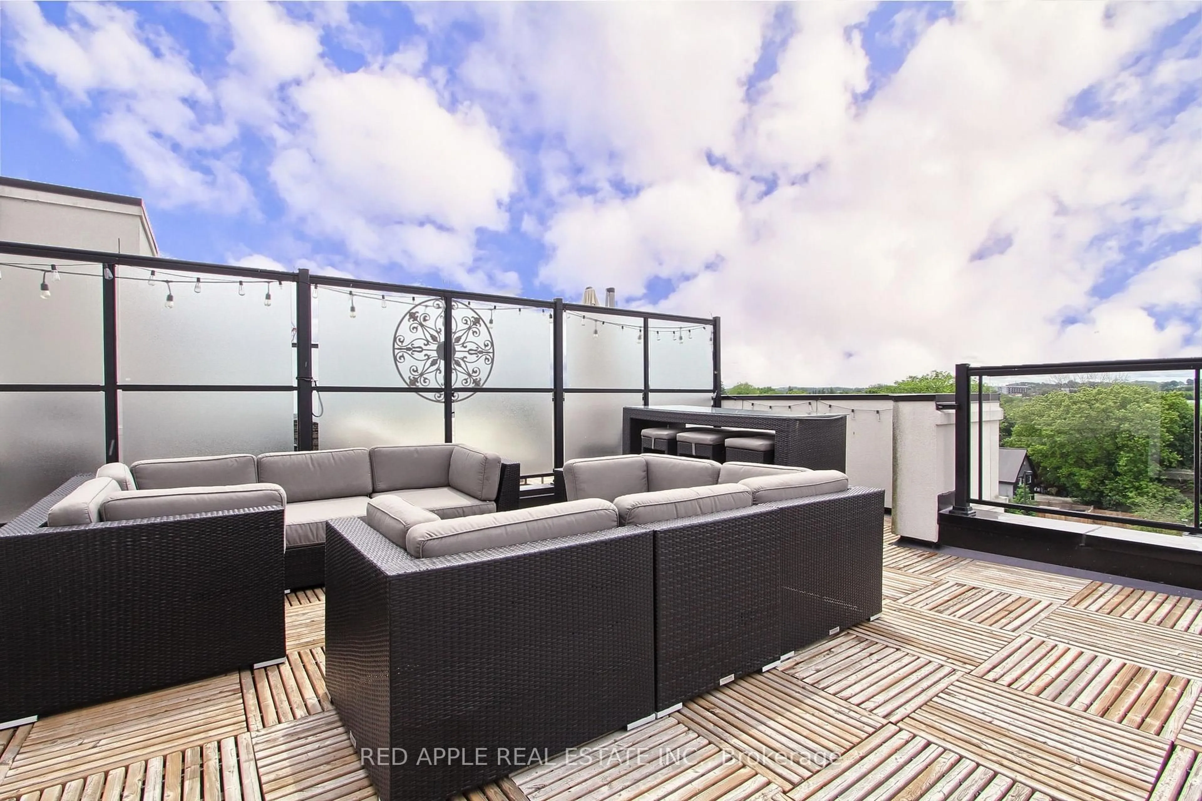 Patio, water/lake/river/ocean view for 600 Alex Gardner Circ #110, Aurora Ontario L4G 3G5