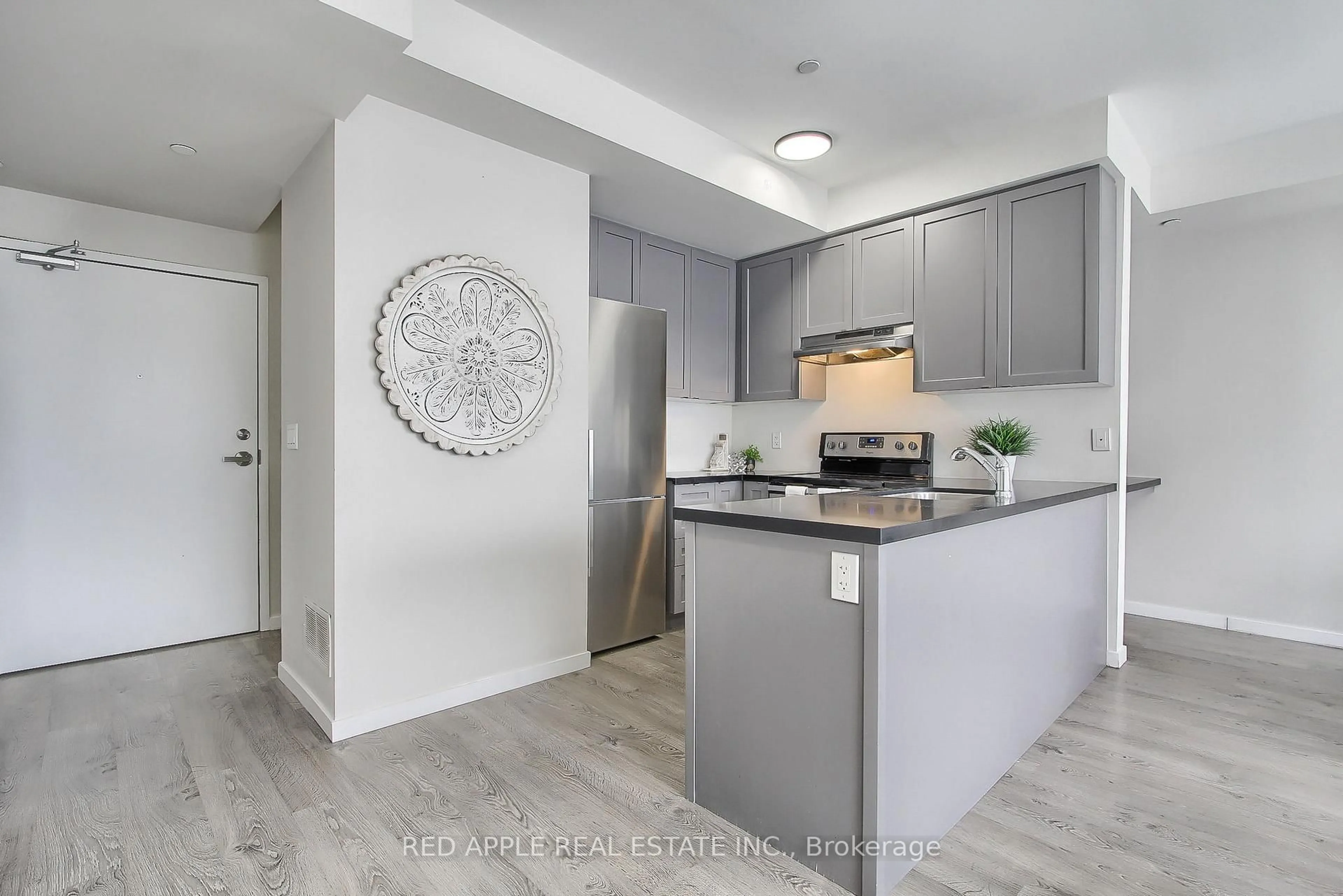 Open concept kitchen, unknown for 600 Alex Gardner Circ #110, Aurora Ontario L4G 3G5