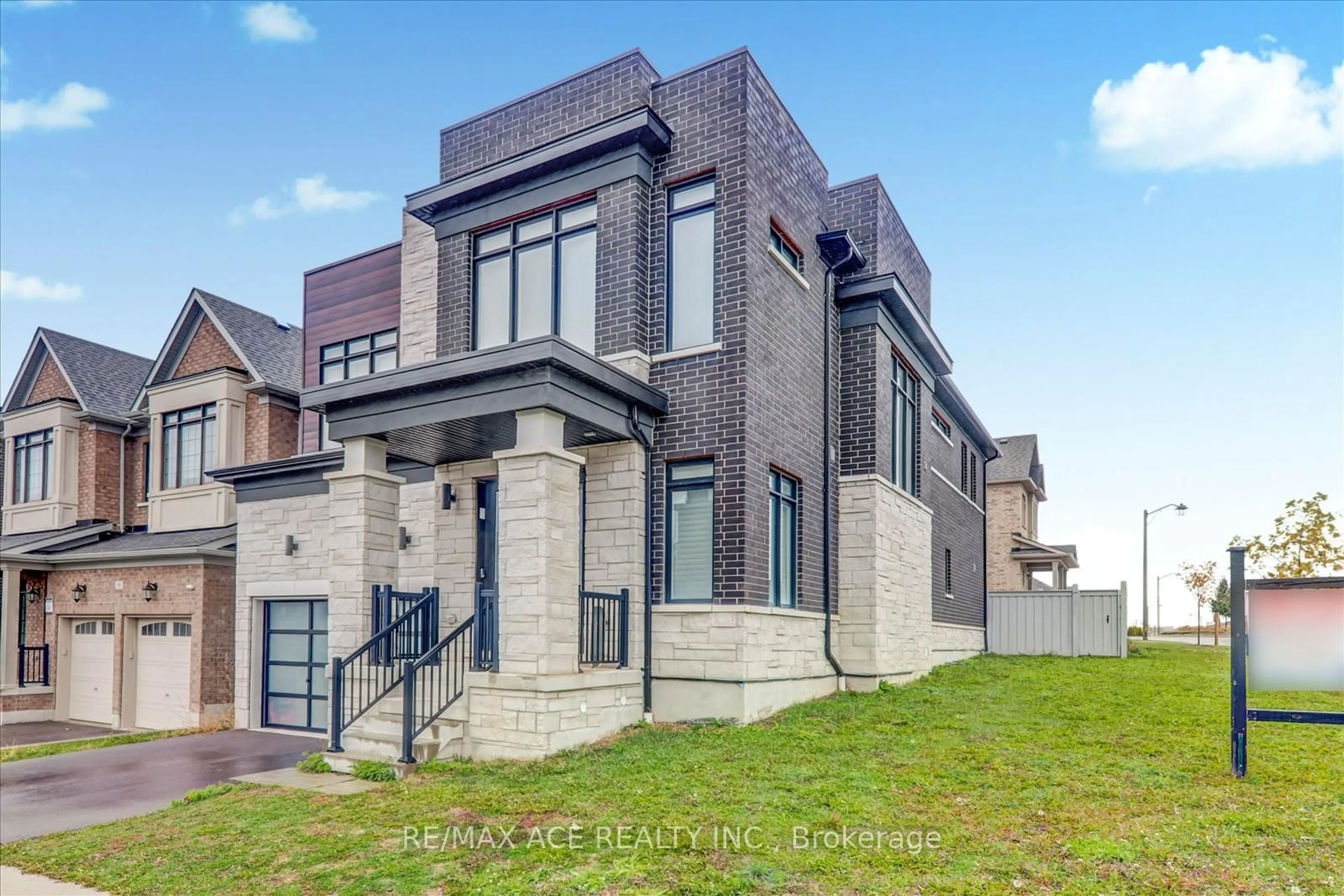 Home with brick exterior material, unknown for 98 Markview Rd, Whitchurch-Stouffville Ontario L4A 4W3