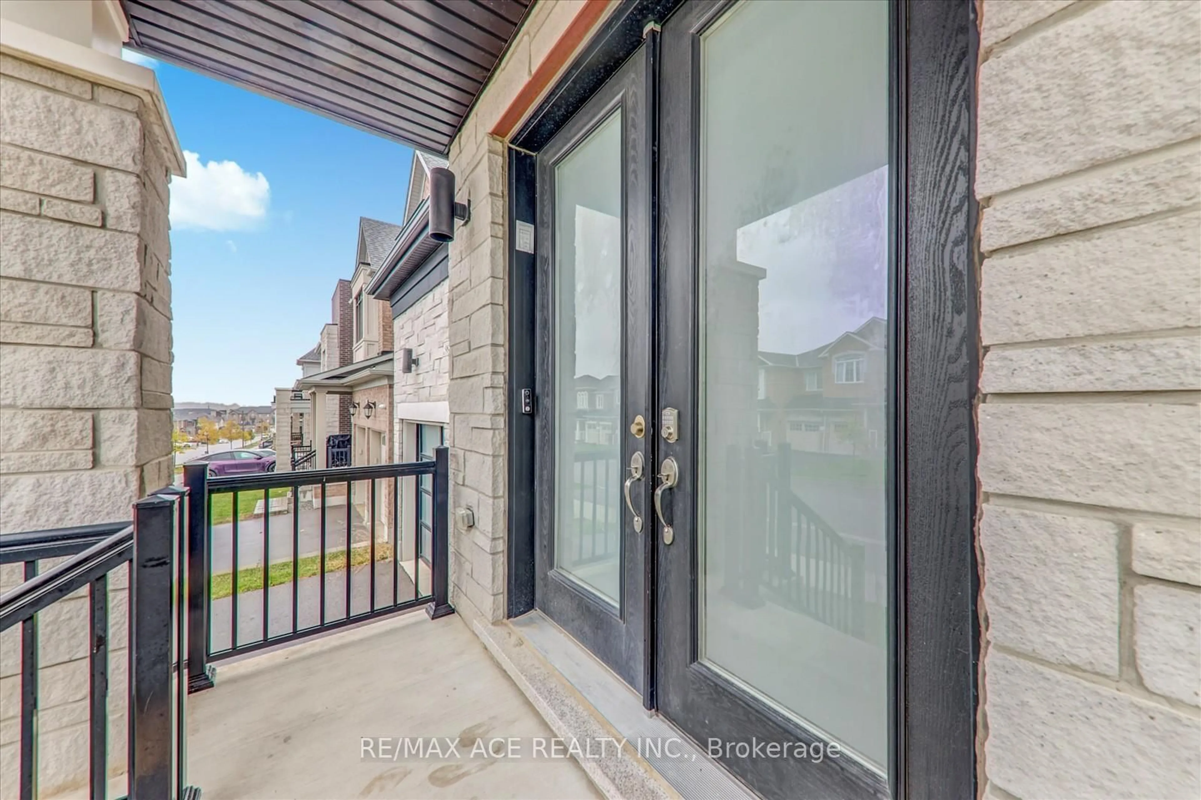 Indoor entryway for 98 Markview Rd, Whitchurch-Stouffville Ontario L4A 4W3