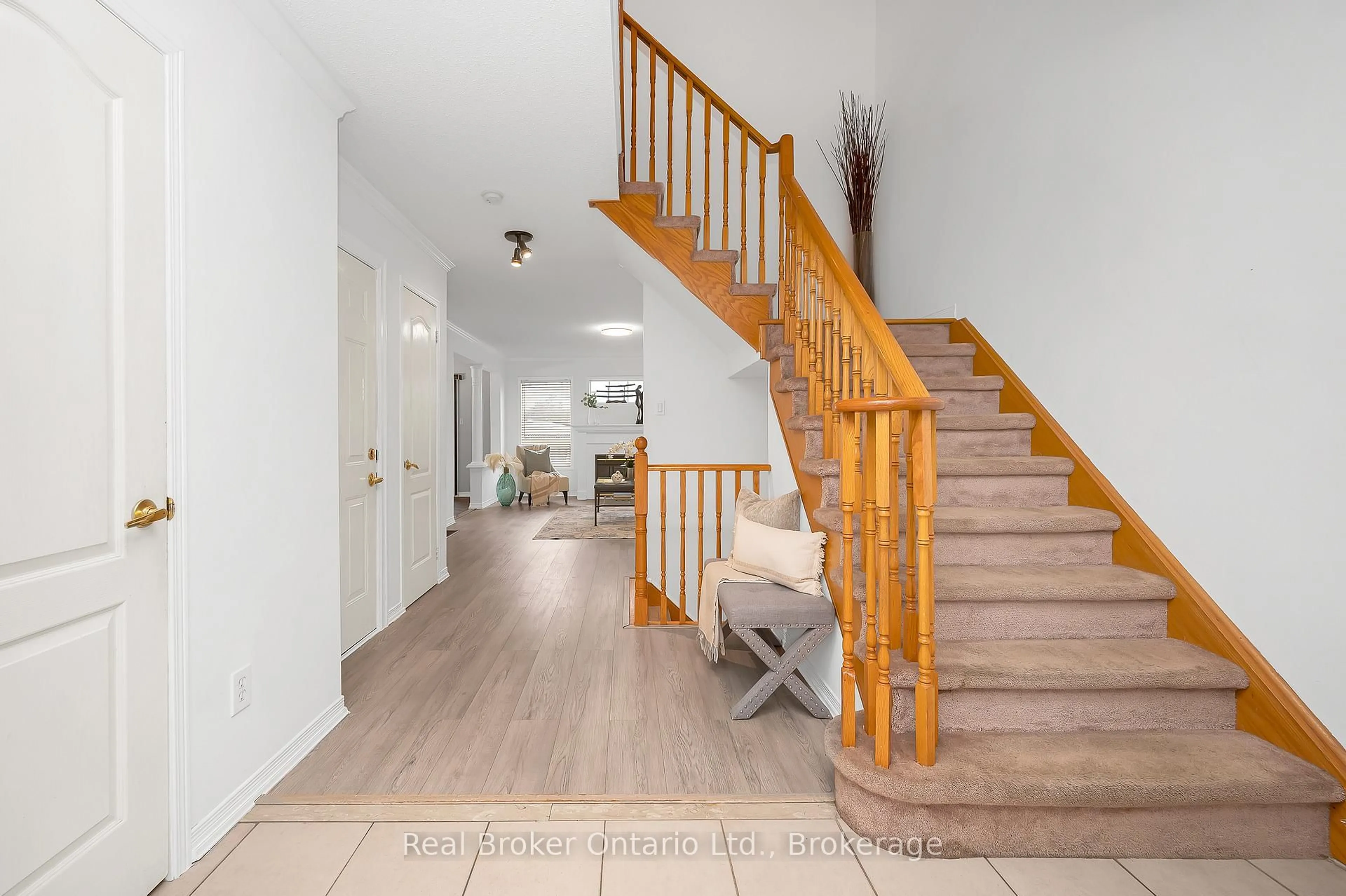 Indoor entryway for 248 Hawkview Blvd, Vaughan Ontario L4H 2G6