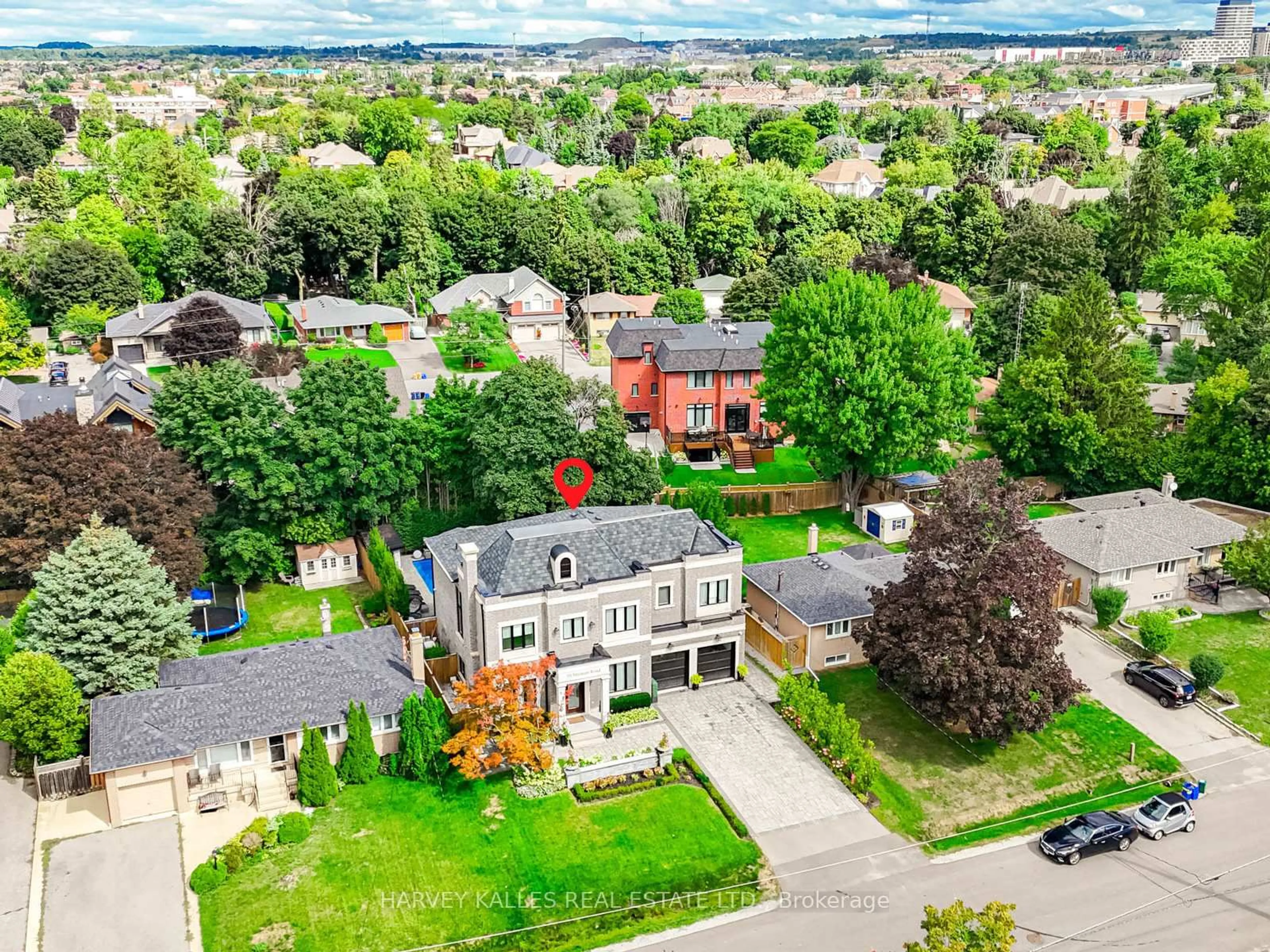 A pic from outside/outdoor area/front of a property/back of a property/a pic from drone, street for 10 Malaren Rd, Vaughan Ontario L6A 1E5